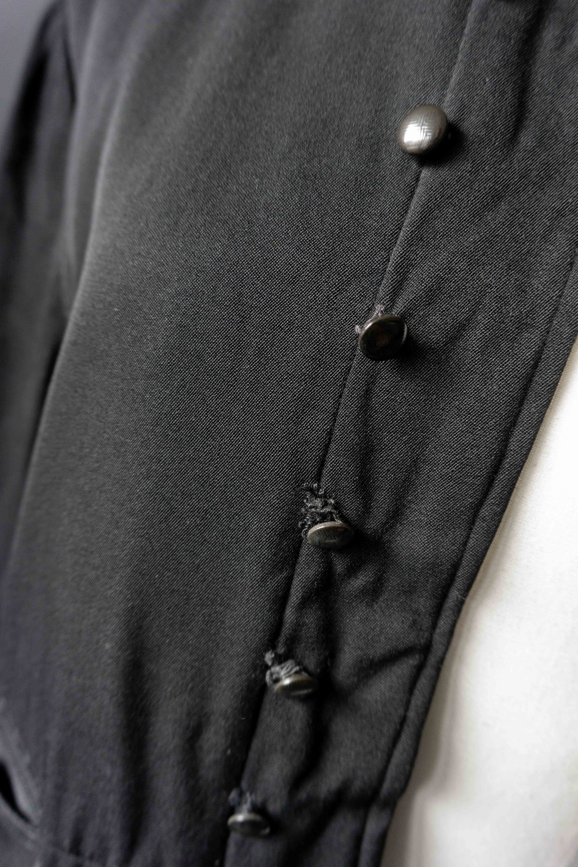 Antiker französischer Pfarrermantel – schwarzer Clergy Coat mit Knopfleiste, M–L theplaincircle vintage