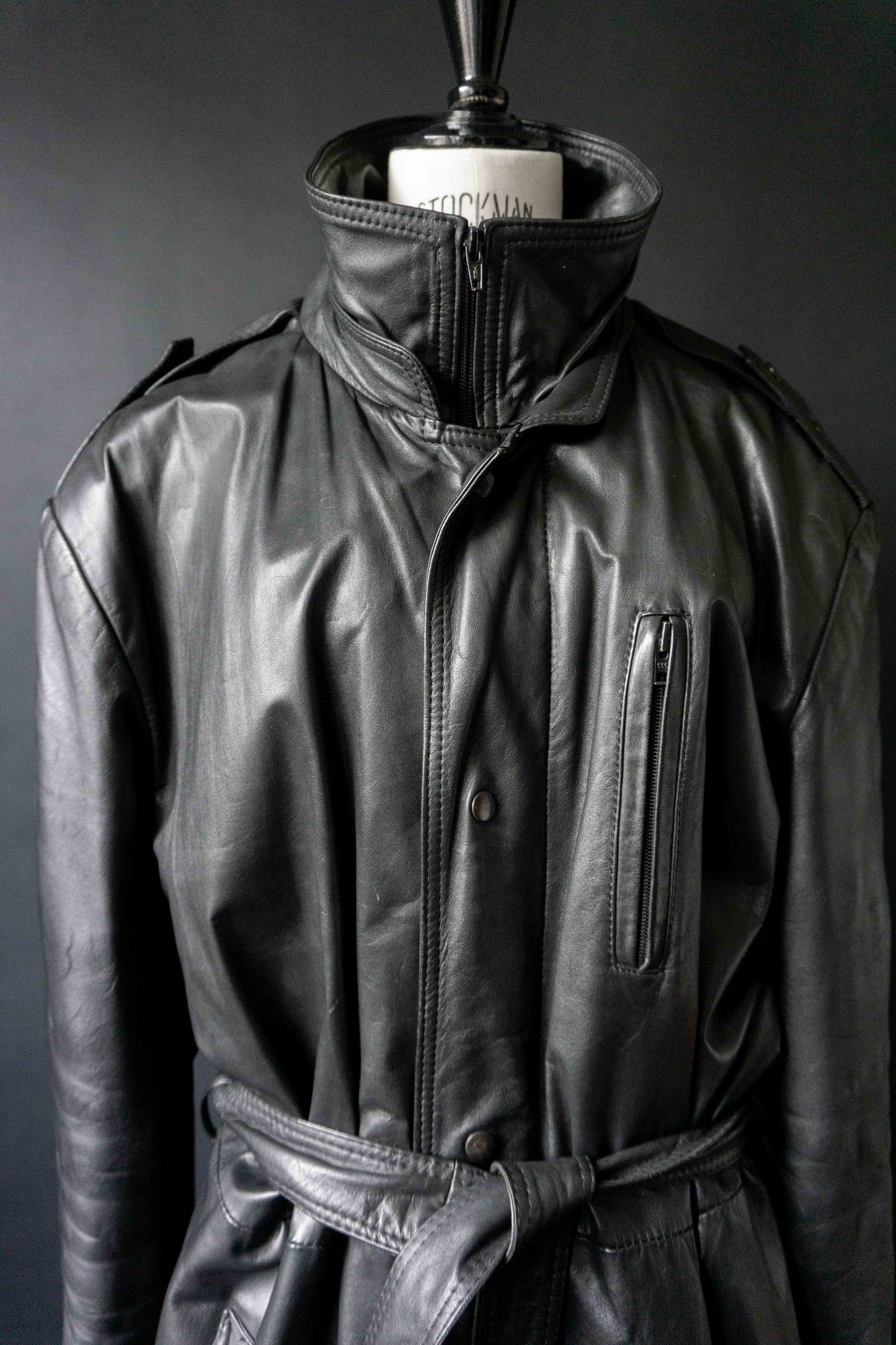 JOOP! Ledermantel Vintage 90er – Schwarzer Leder Trenchcoat mit Gürtel, M–L theplaincircle vintage