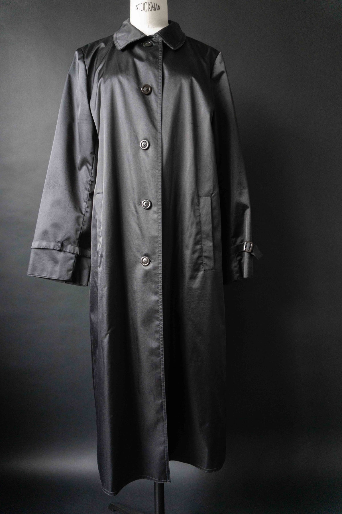 Vintage 50s schwarzer Mantel – cleaner Shiny Trenchcoat, S–M theplaincircle vintage