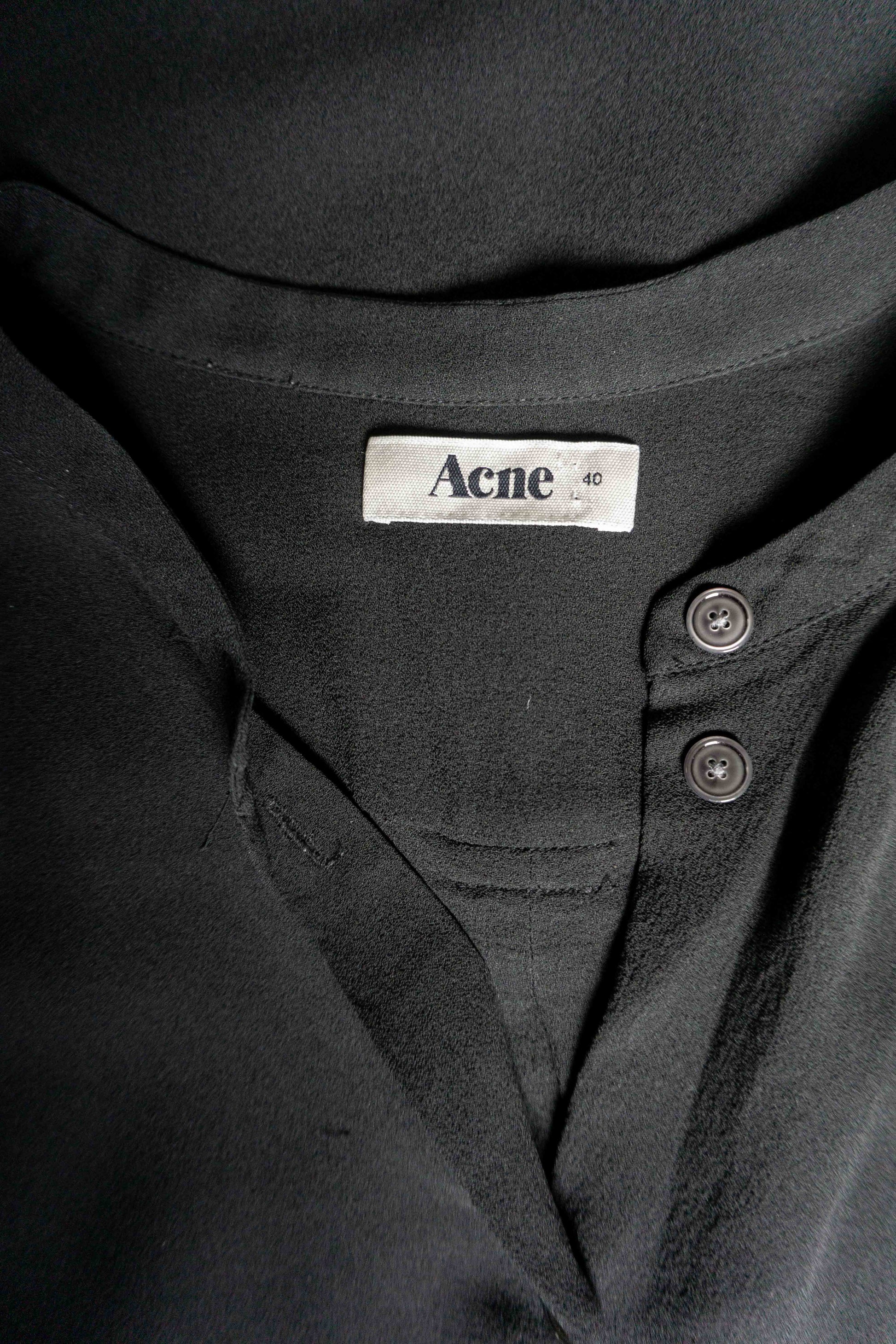 ACNE Vintage Seidenbluse – lange schwarze Designer Bluse mit Rückenring, S–M theplaincircle vintage