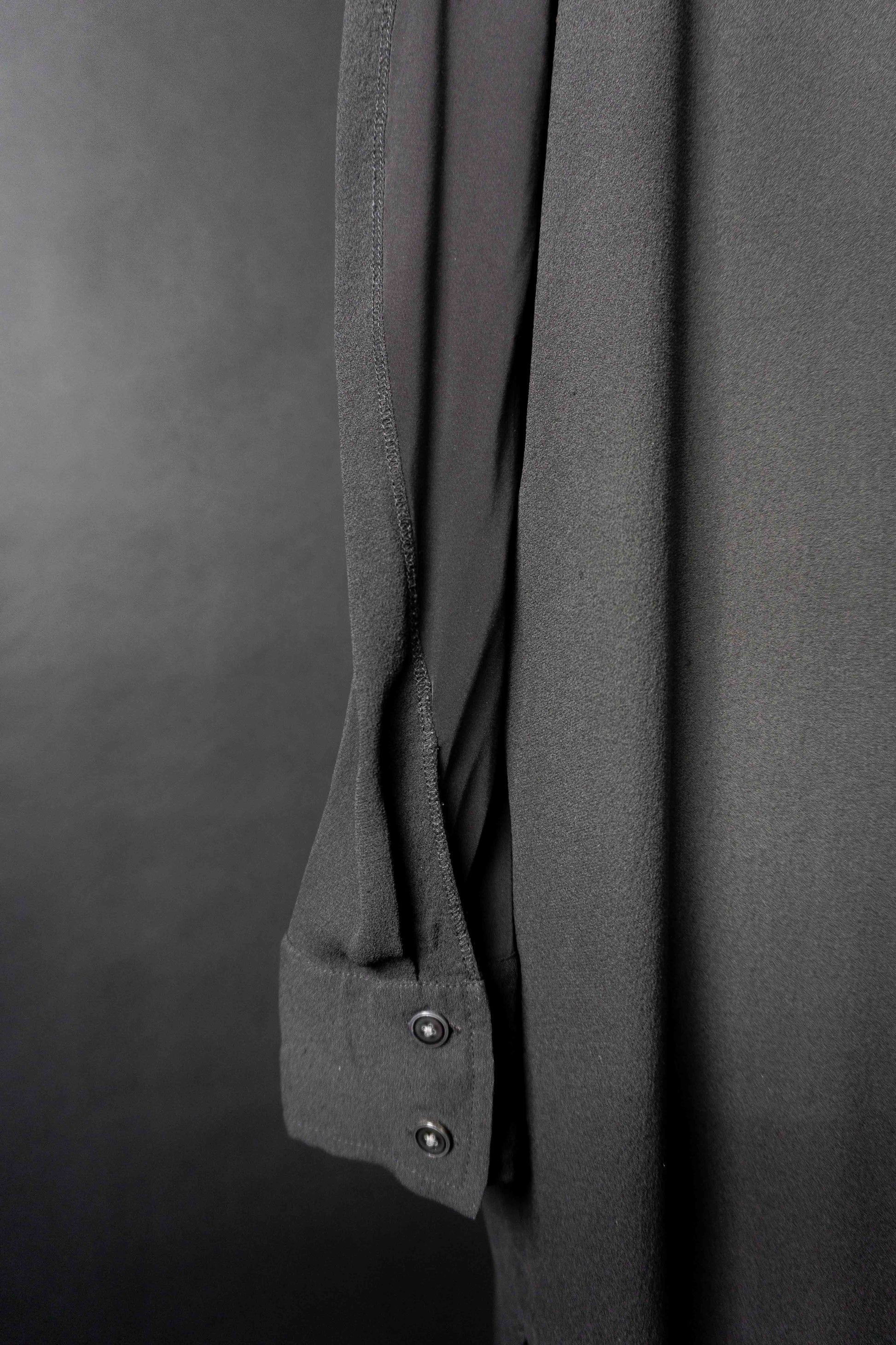 ACNE Vintage Seidenbluse – lange schwarze Designer Bluse mit Rückenring, S–M theplaincircle vintage