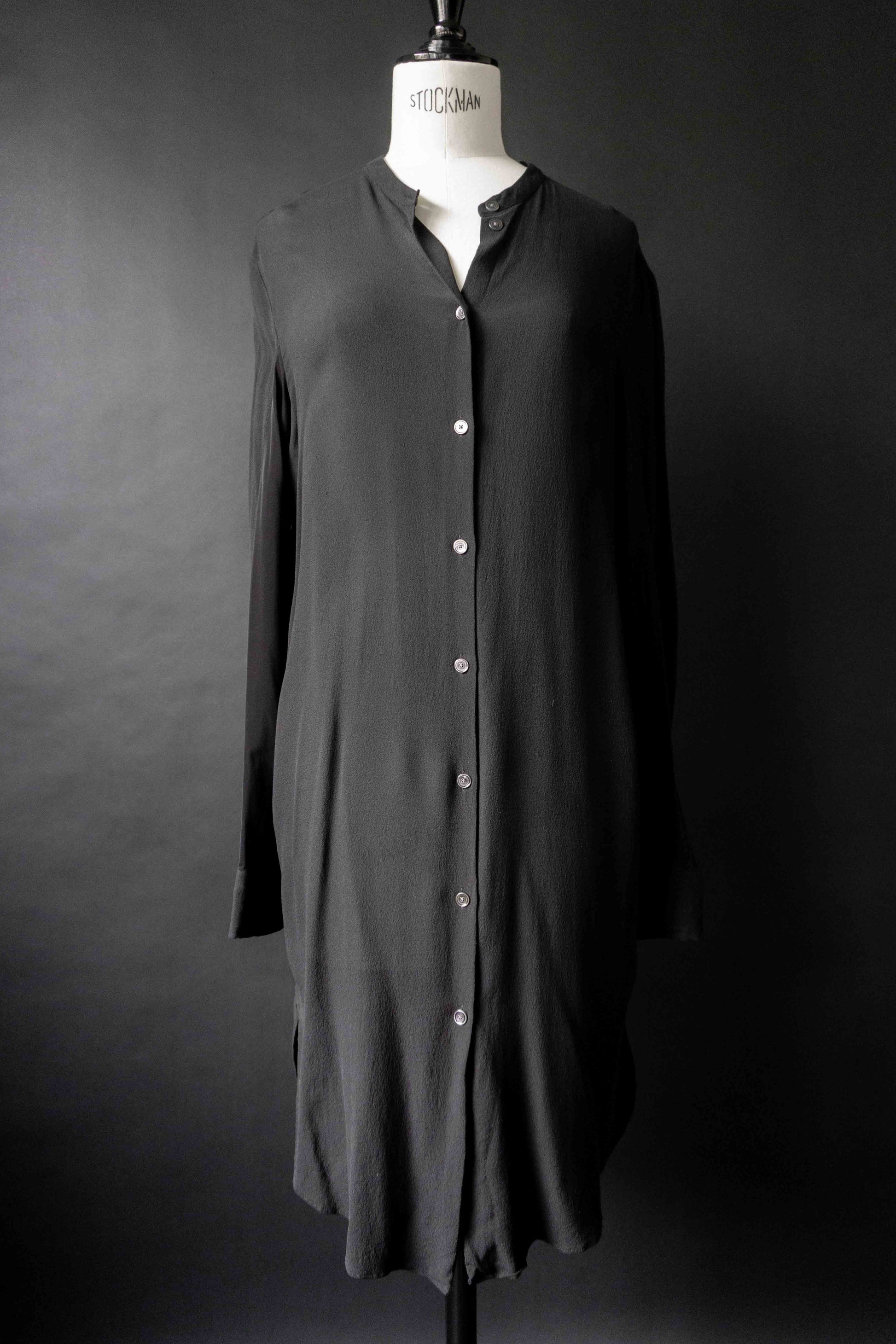 ACNE Vintage Seidenbluse – lange schwarze Designer Bluse mit Rückenring, S–M theplaincircle vintage