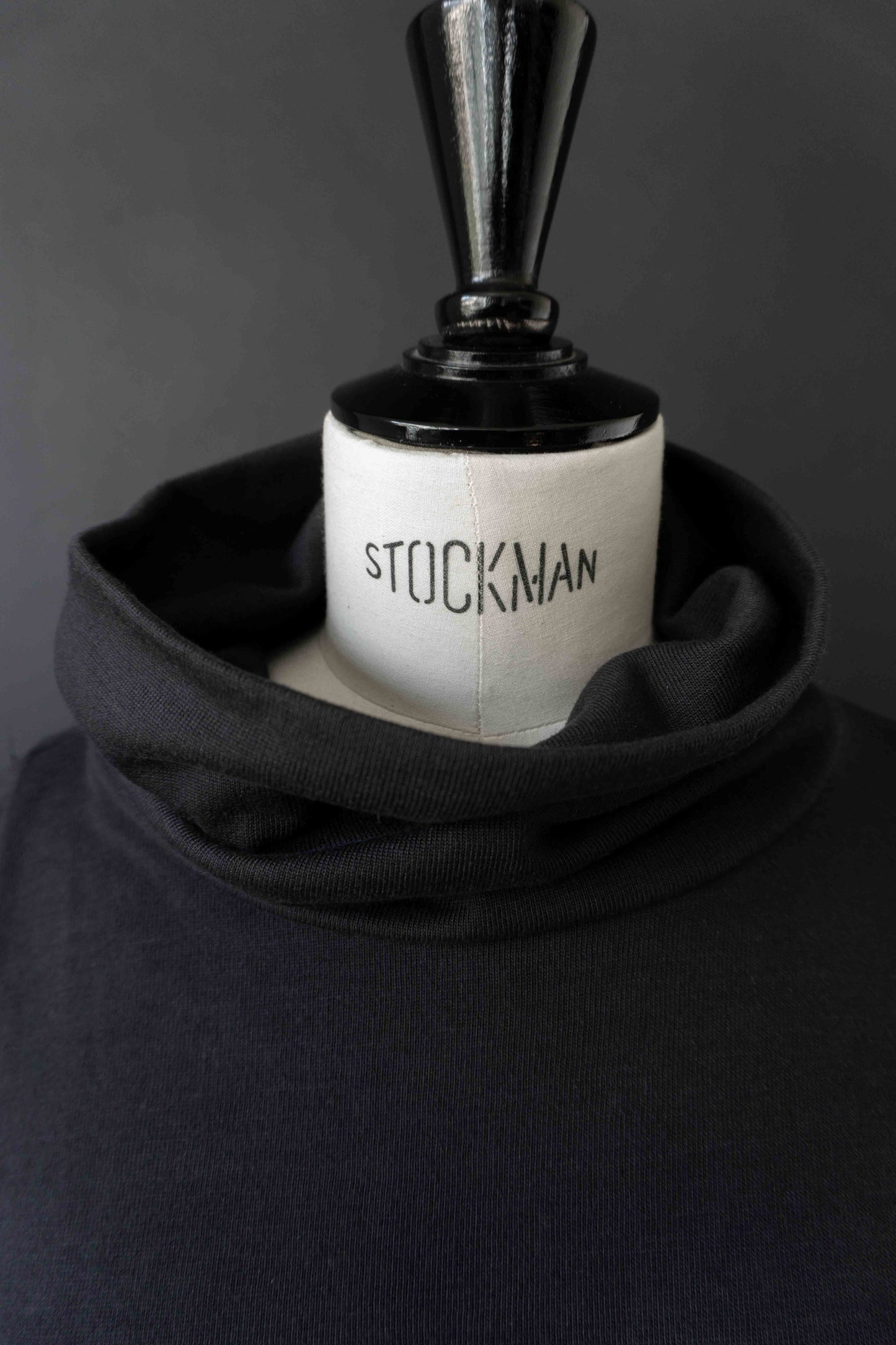 80s Sweatshirt mit Rollkragen & Wickel-Detail – schwarzes Statement Piece, S–M theplaincircle vintage