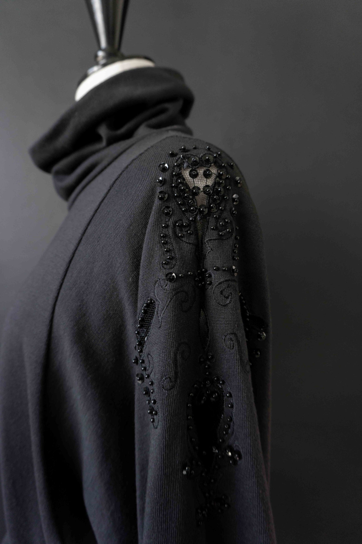80s Sweatshirt mit Rollkragen & Wickel-Detail – schwarzes Statement Piece, S–M theplaincircle vintage