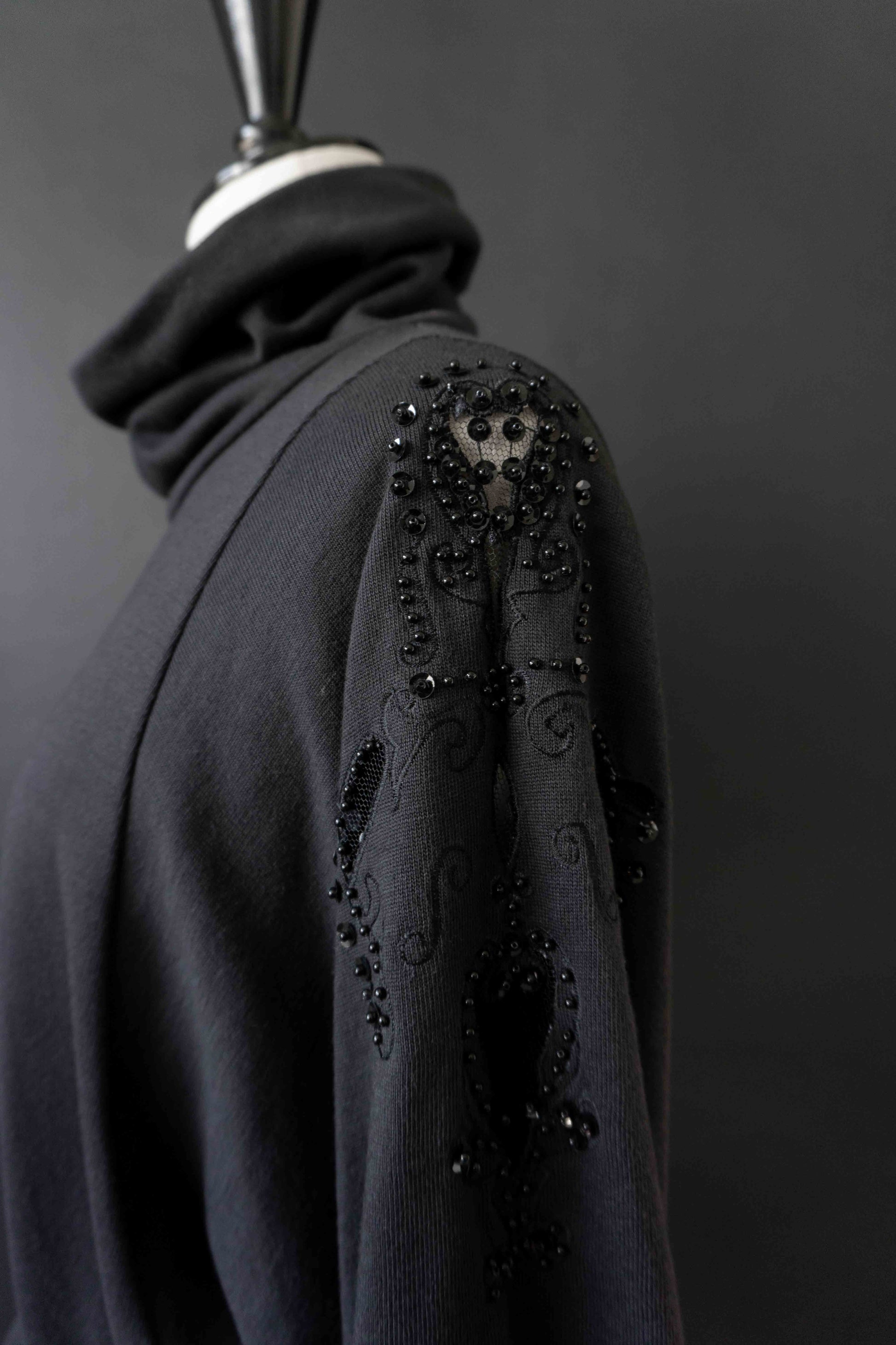 80s Sweatshirt mit Rollkragen & Wickel-Detail – schwarzes Statement Piece, S–M theplaincircle vintage