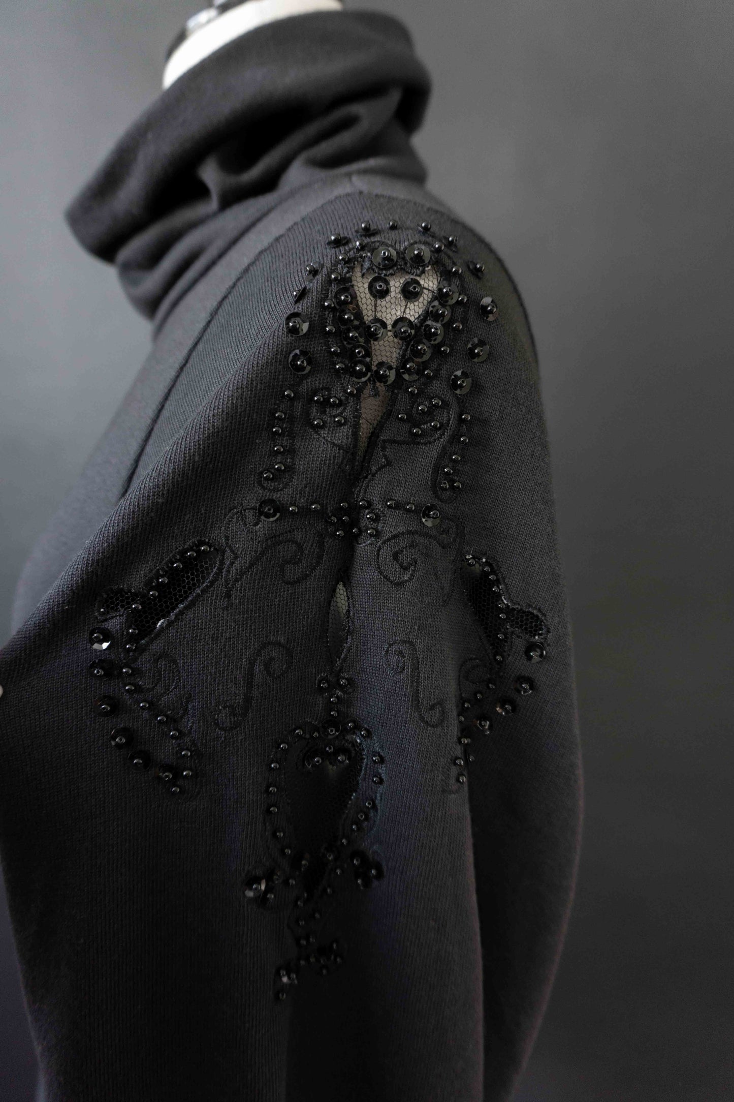80s Sweatshirt mit Rollkragen & Wickel-Detail – schwarzes Statement Piece, S–M theplaincircle vintage