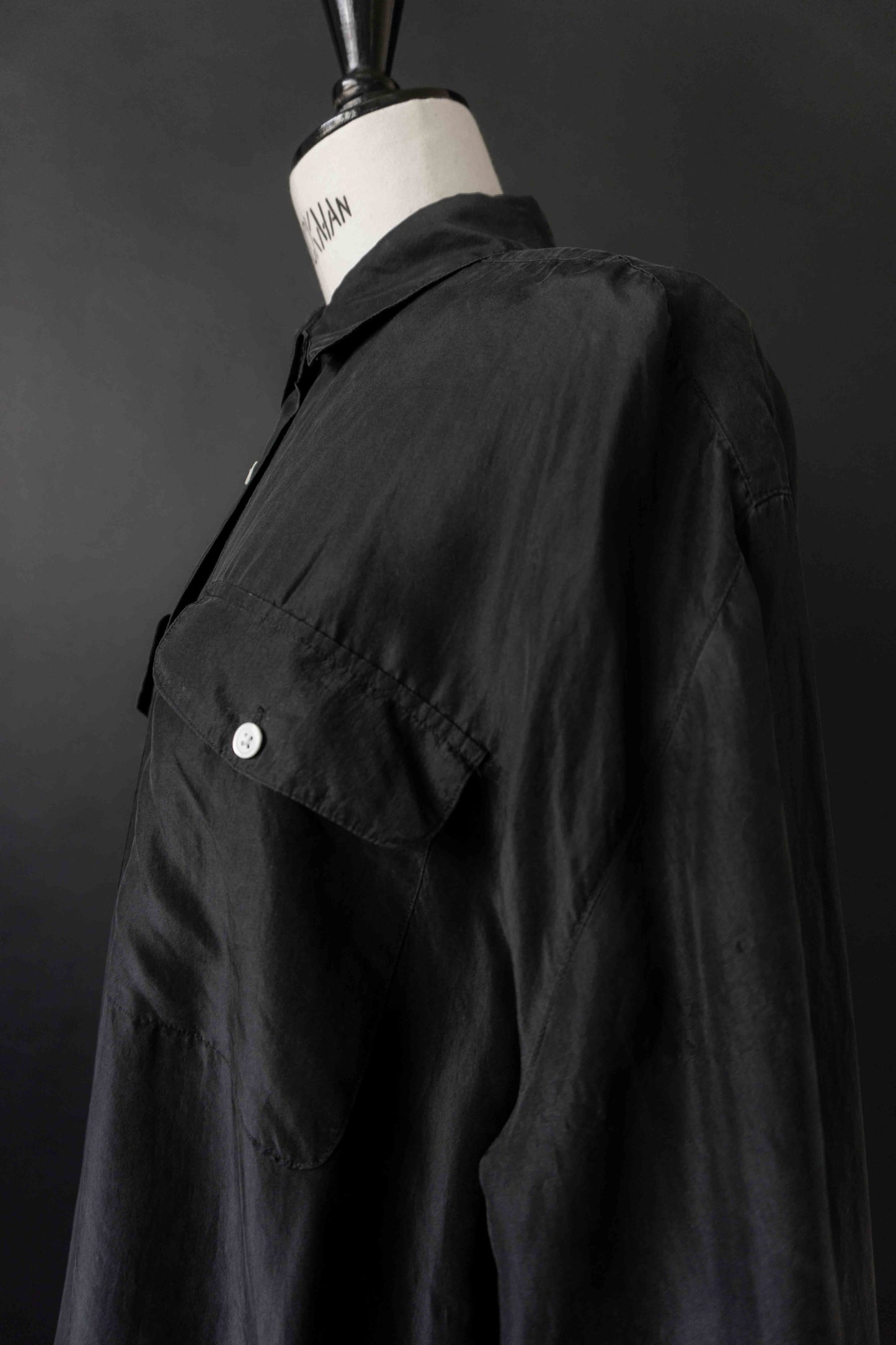 Vintage Seidenbluse schwarz 80er – Avantgarde Designer Bluse „Asphalt“, M–XL theplaincircle vintage