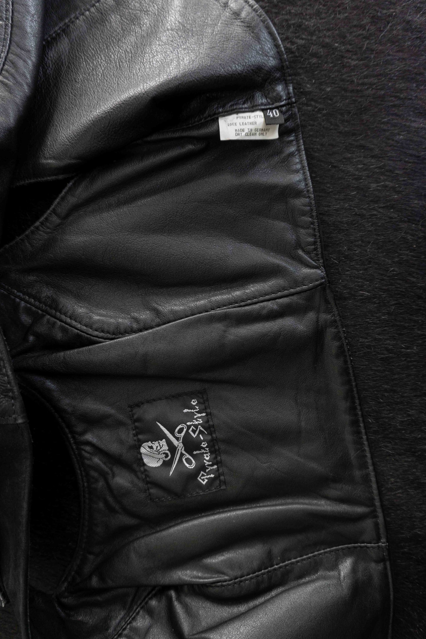 Vintage Pyrate Style Hamburg Ledertop S–M theplaincircle vintage