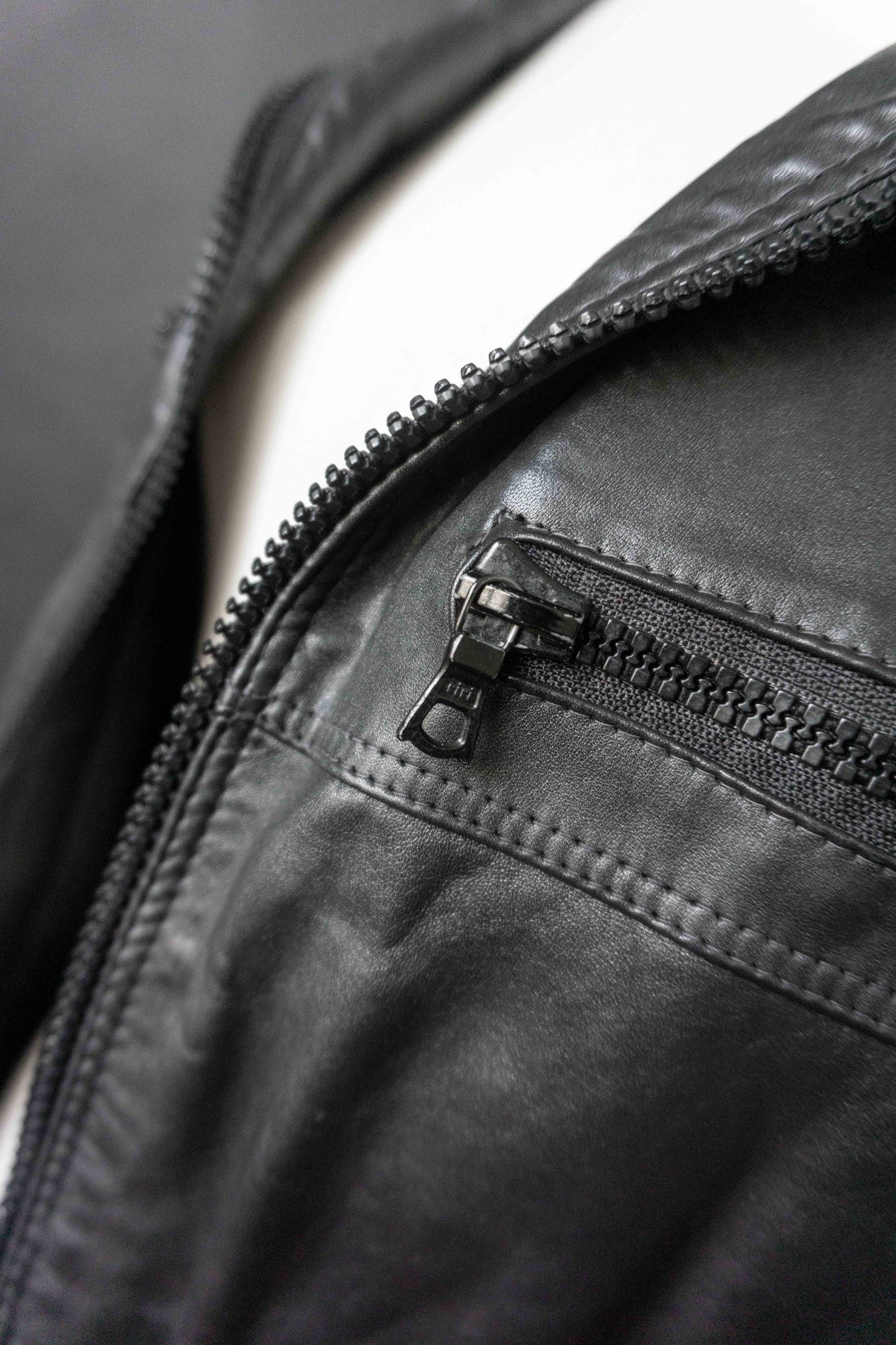 70s Lederjacke Schwarz S–M theplaincircle vintage