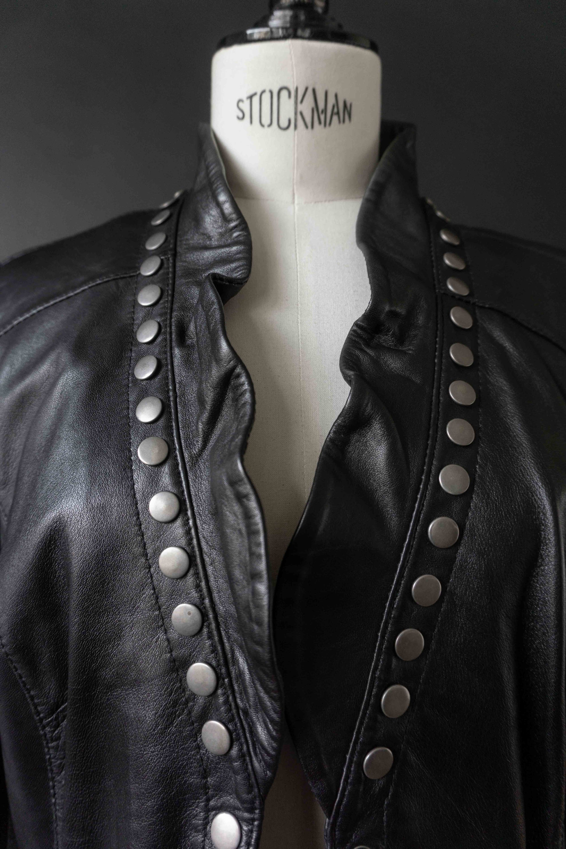 Lederjacke Nieten cropped, XS–M theplaincircle vintage