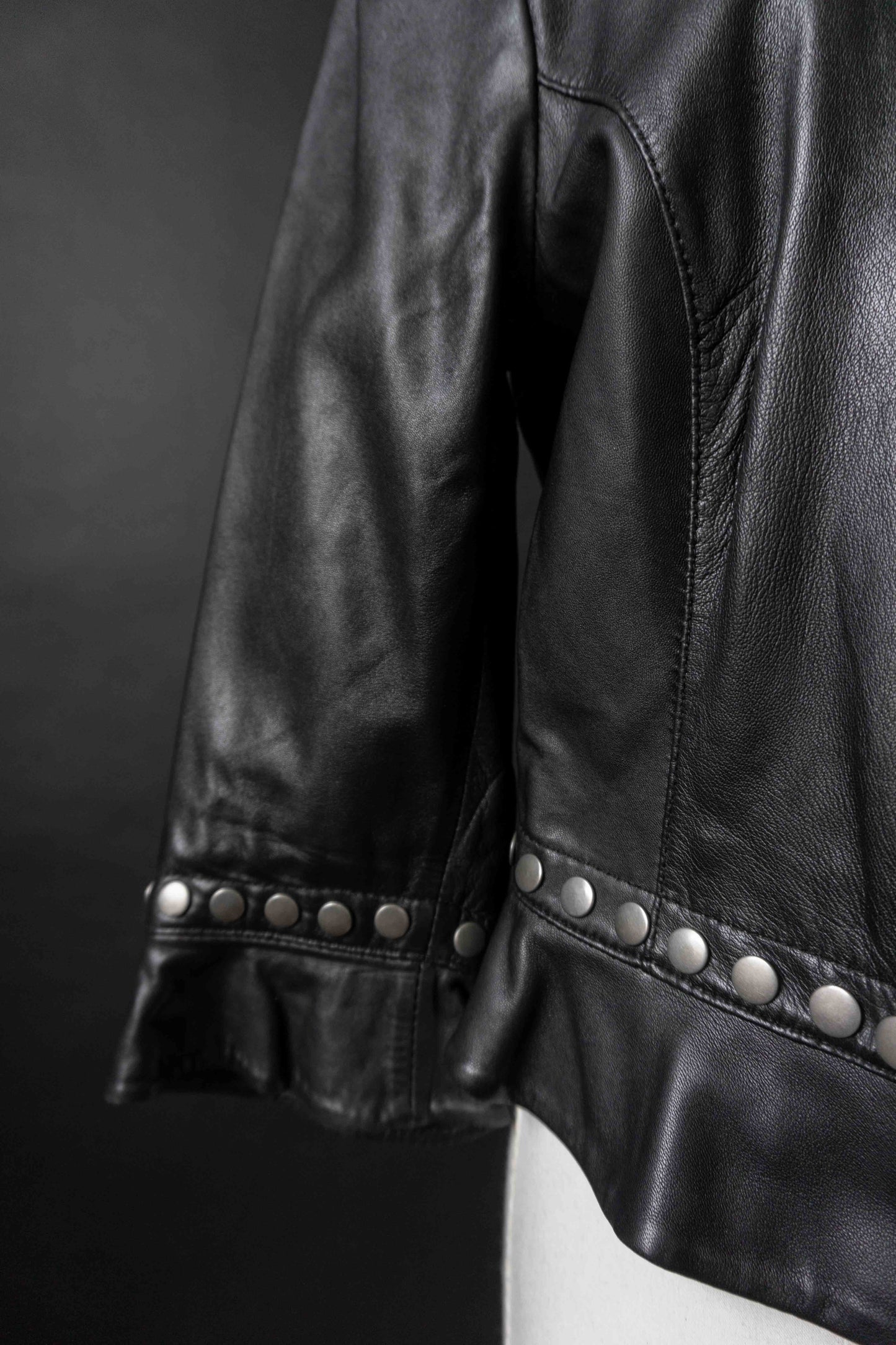 Lederjacke Nieten cropped, XS–M theplaincircle vintage