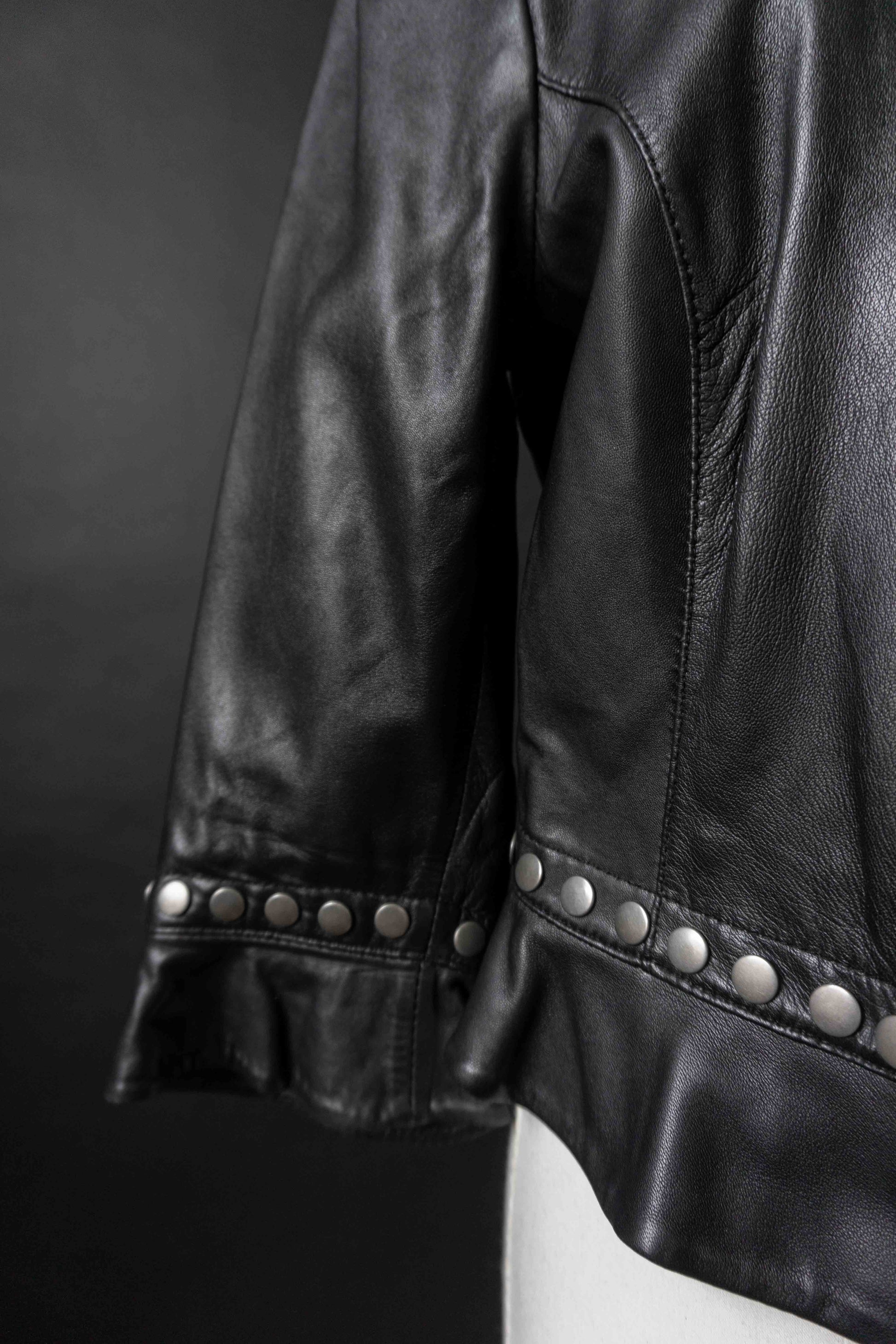 Lederjacke Nieten cropped, XS–M theplaincircle vintage