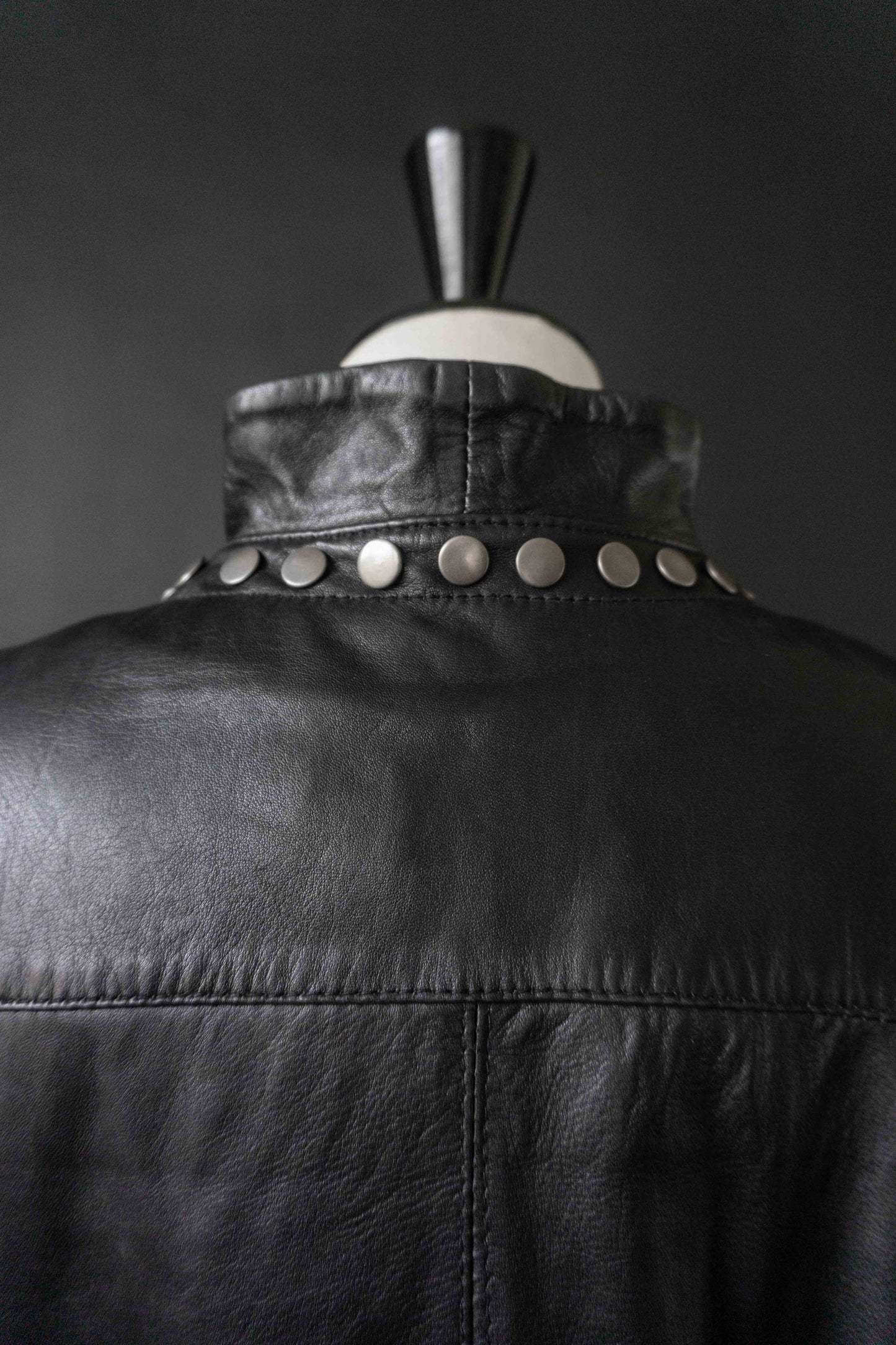 Lederjacke Nieten cropped, XS–M theplaincircle vintage