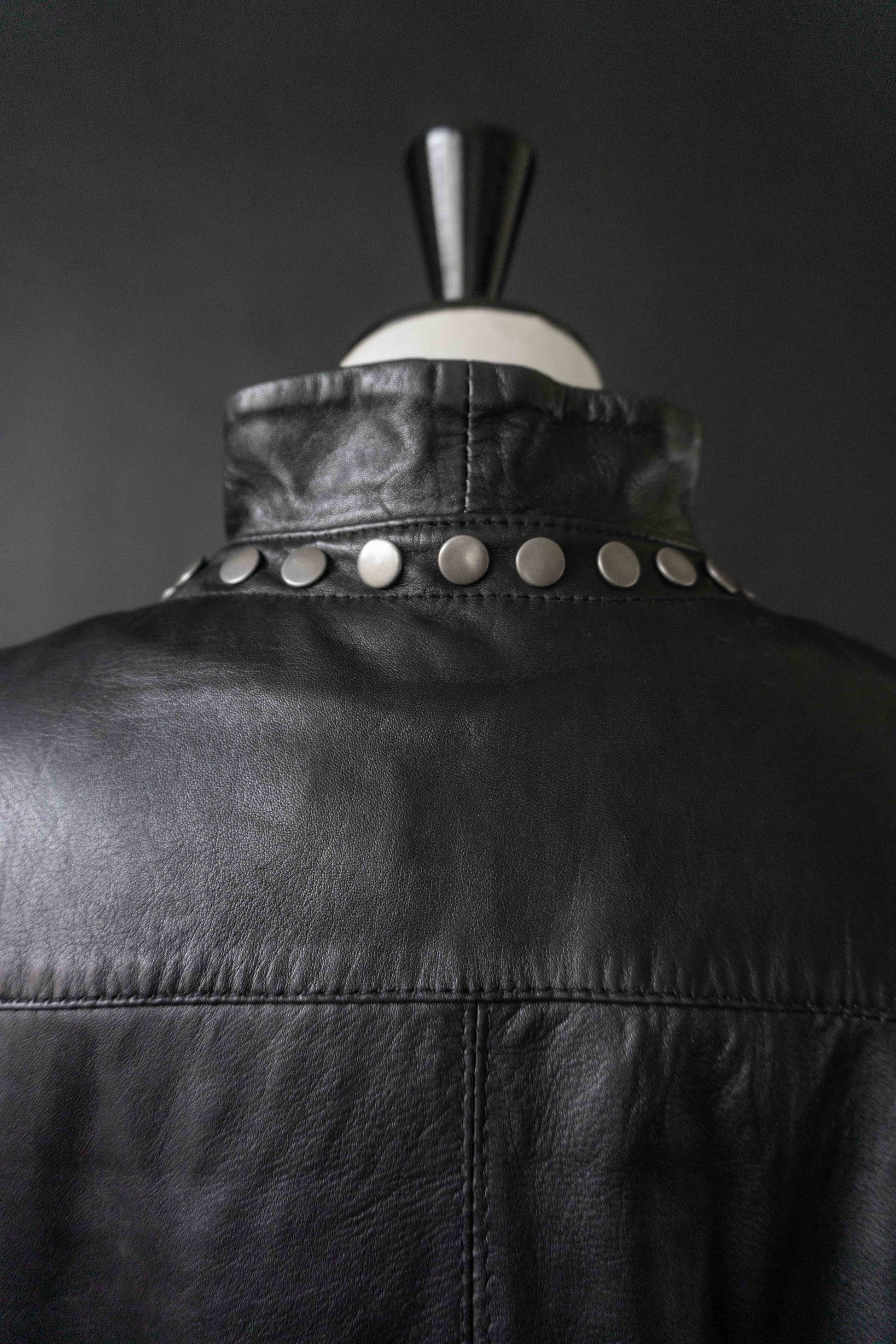 Lederjacke Nieten cropped, XS–M theplaincircle vintage