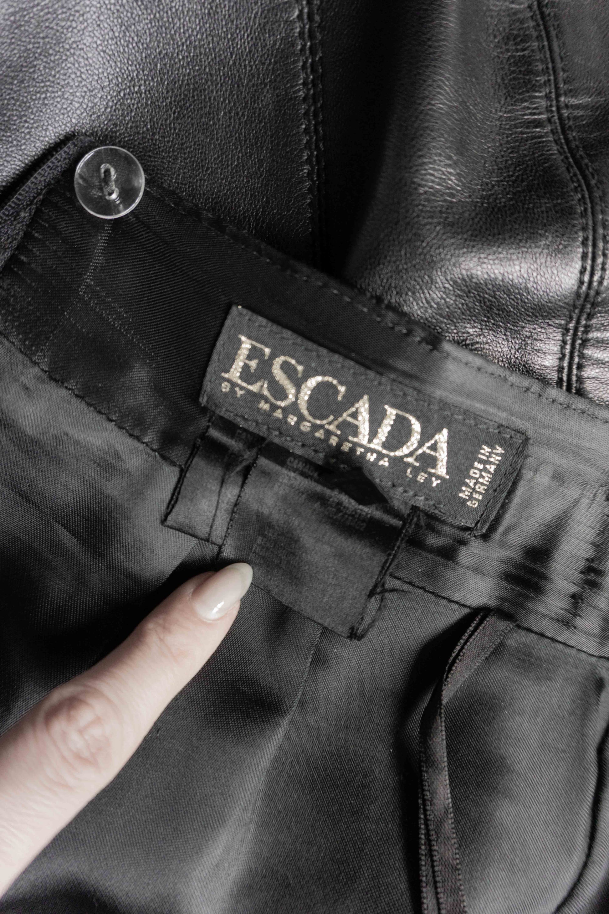 Escada Lederrock Schwarz High Waist – 80s Vintage, S–M theplaincircle vintage