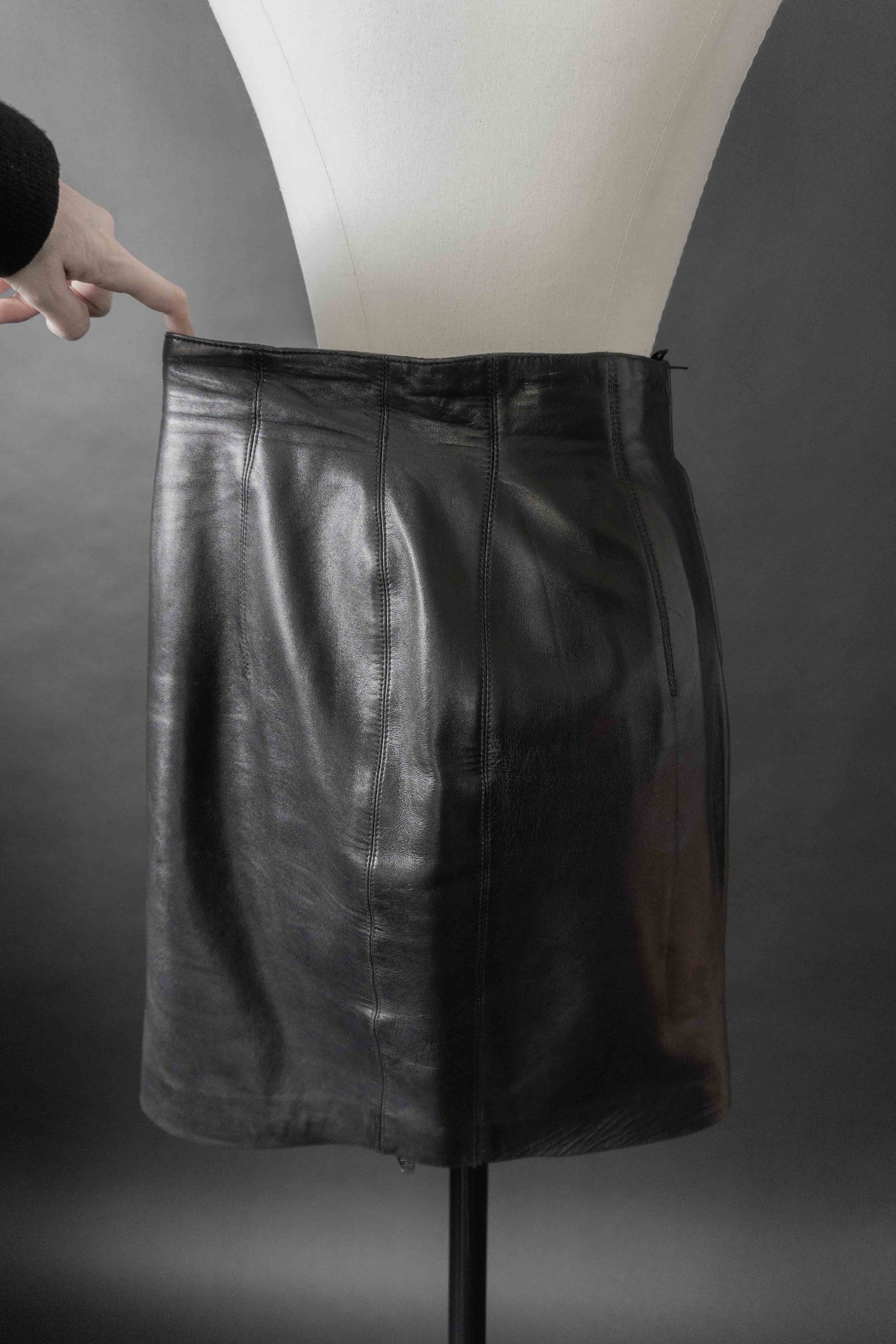 Escada Lederrock Schwarz High Waist – 80s Vintage, S–M theplaincircle vintage