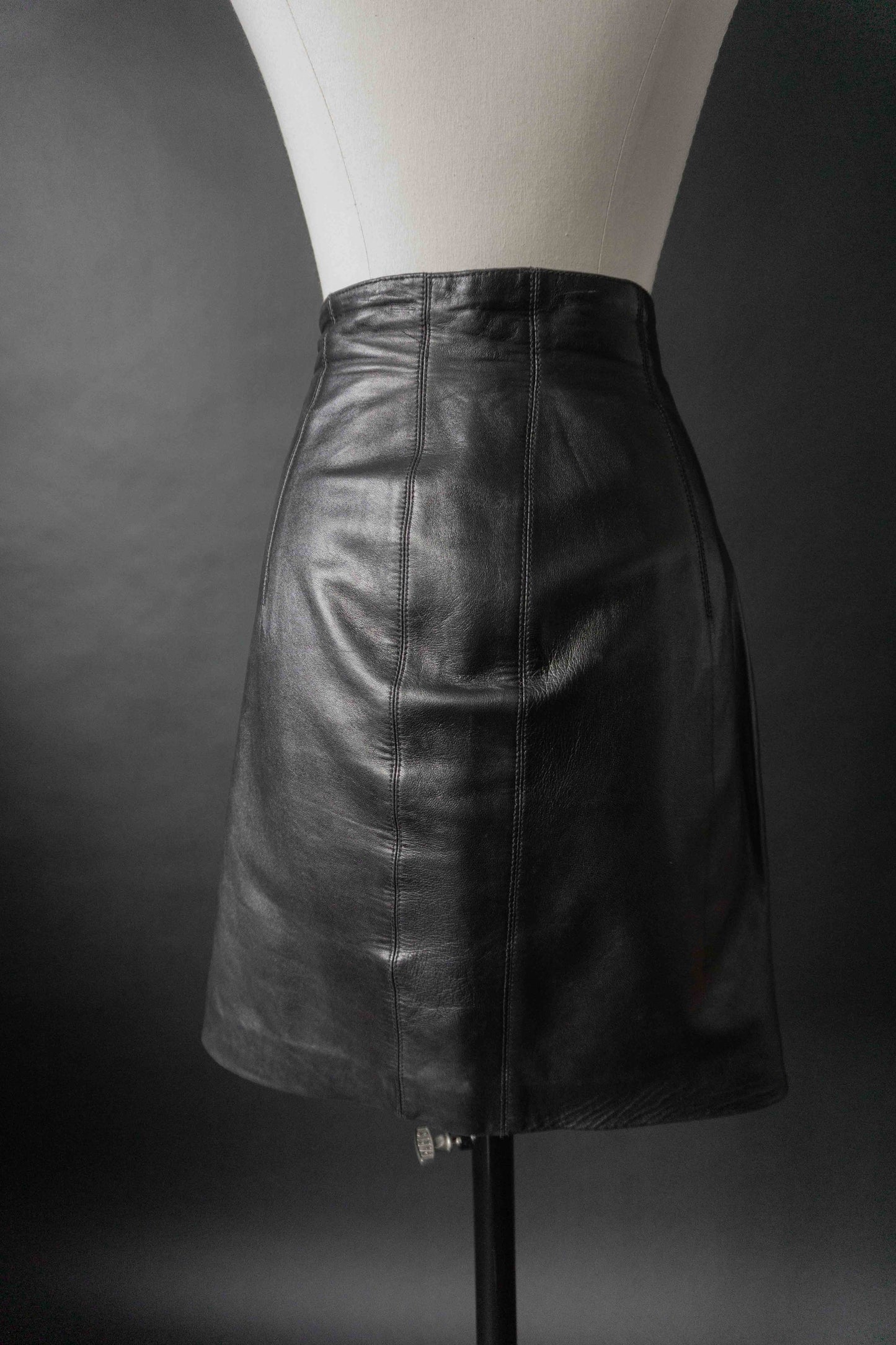 Escada Lederrock Schwarz High Waist – 80s Vintage, S–M theplaincircle vintage