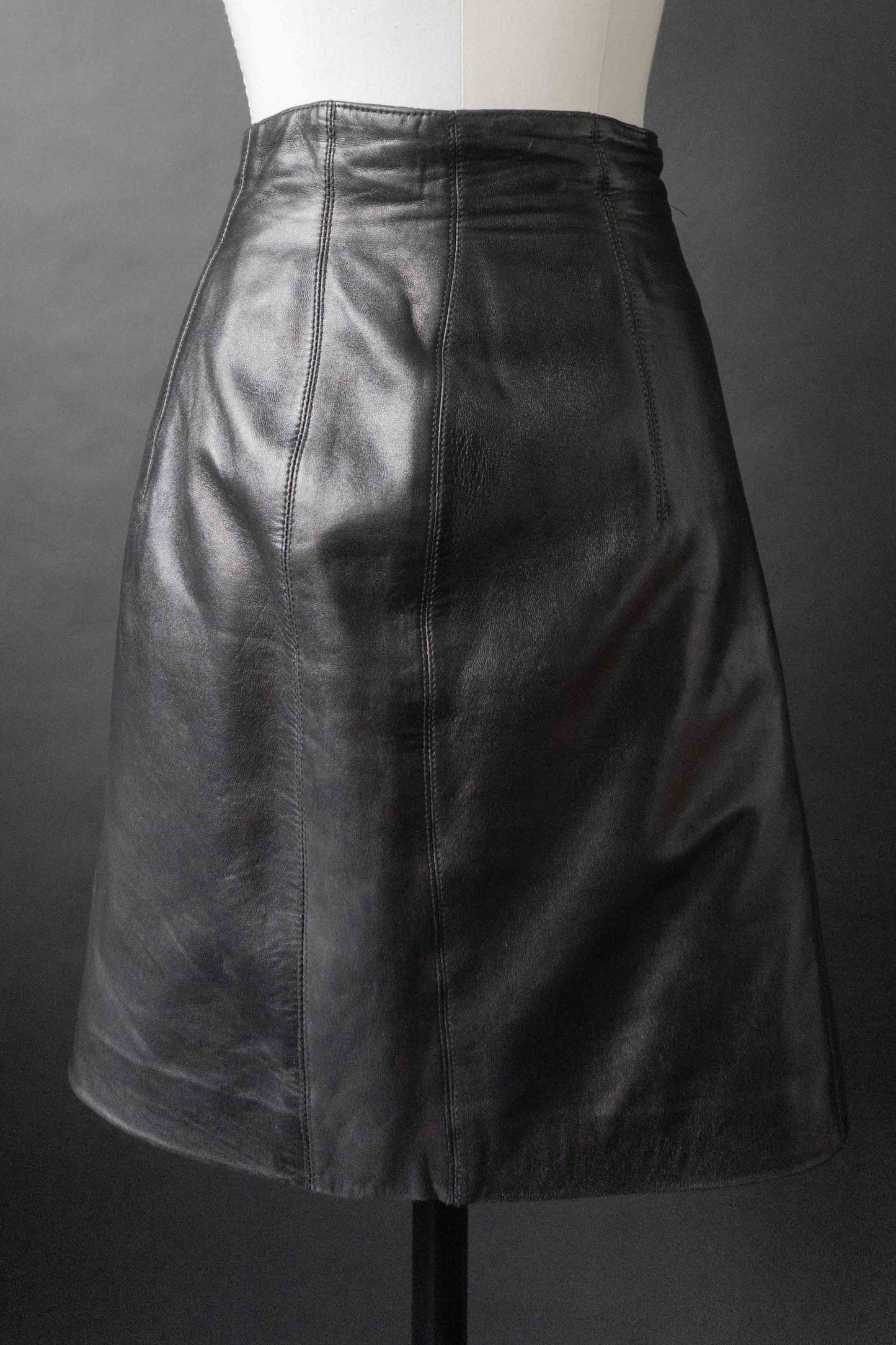 Escada Lederrock Schwarz High Waist – 80s Vintage, S–M theplaincircle vintage