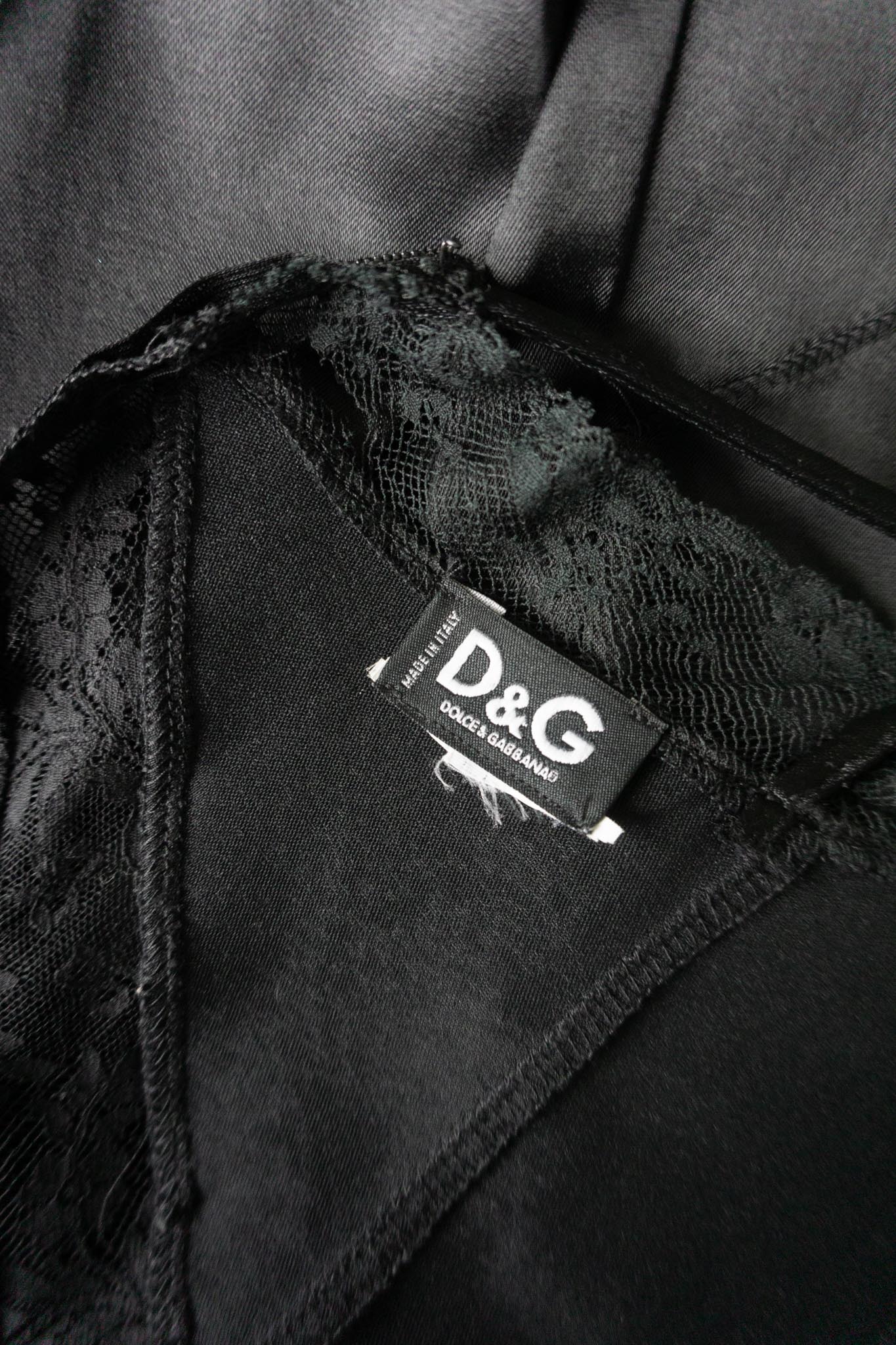 Vintage 2000s Dolce & Gabbana schwarzes Corsage-Minikleid aus Satin mit Spitzeneinsätzen und Schnürung vorne