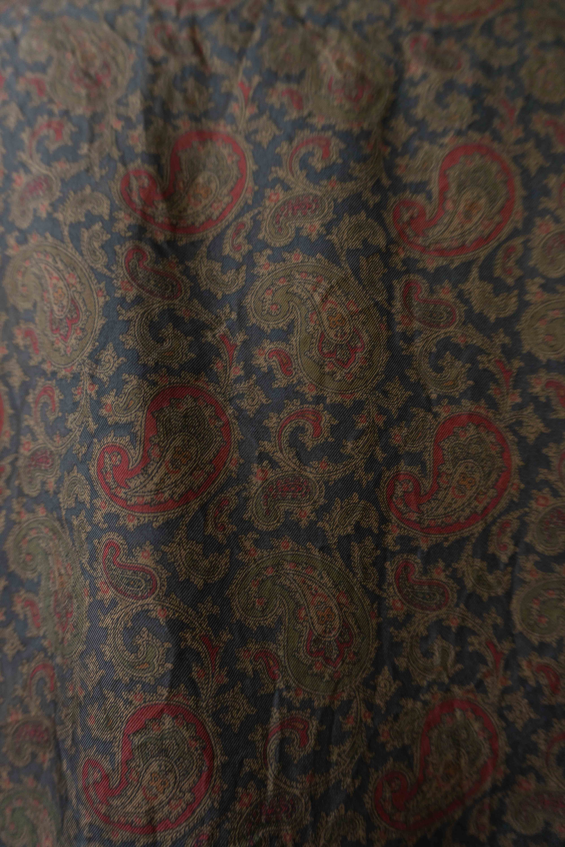 Vintage Harrods Seiden-Kimono mit Dark Paisley Muster – Made in England, M–XL theplaincircle vintage