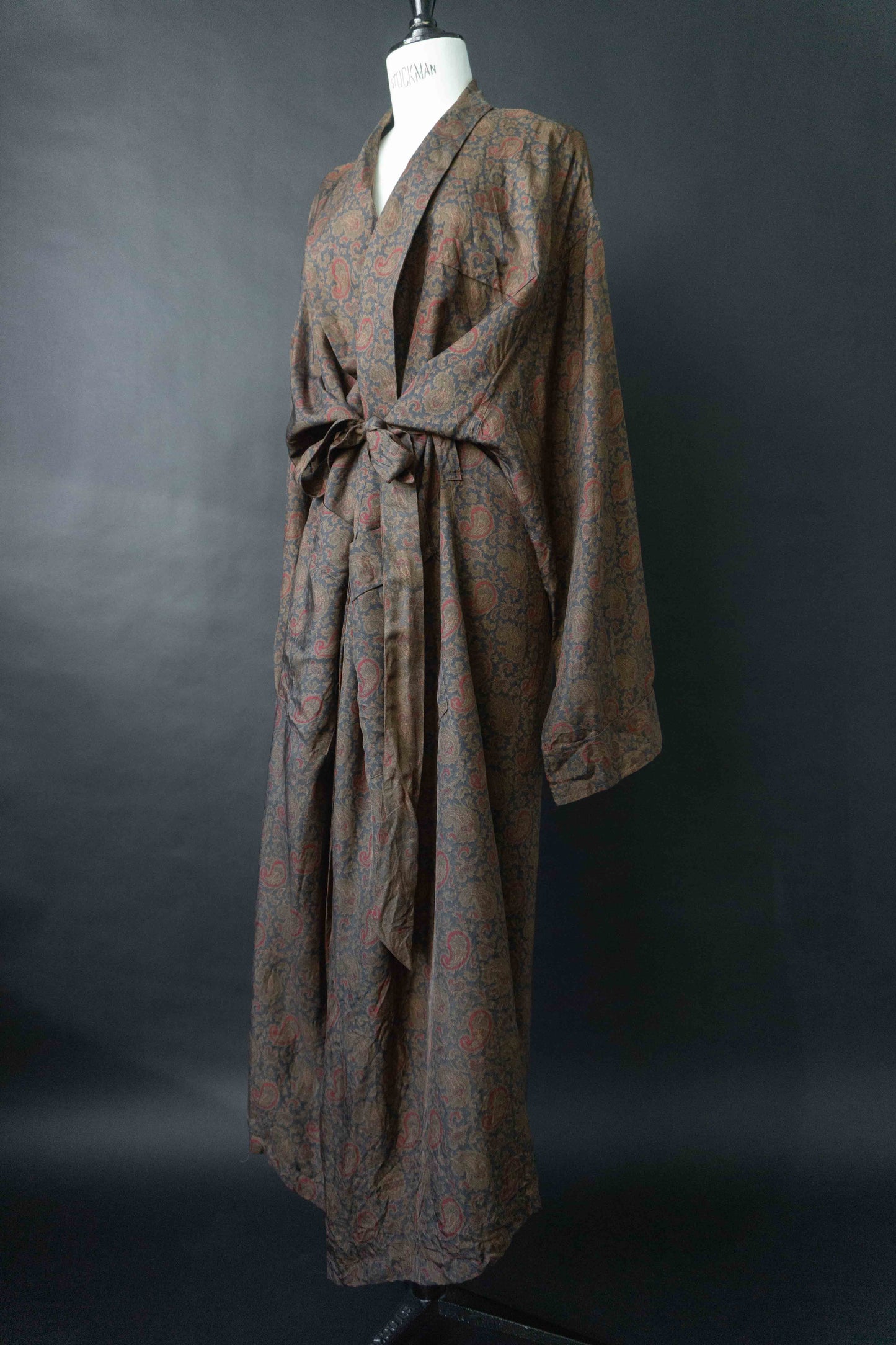 Vintage Harrods Seiden-Kimono mit Dark Paisley Muster – Made in England, M–XL theplaincircle vintage