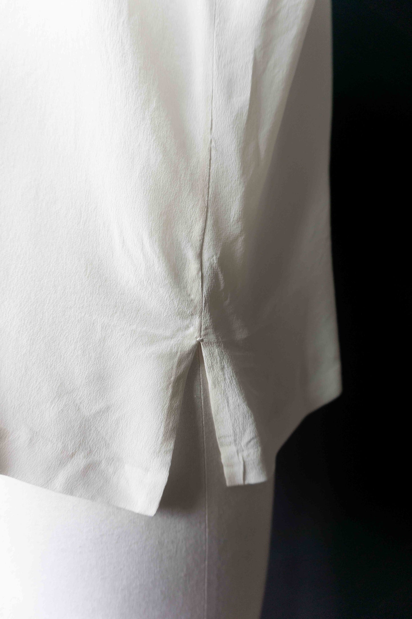 Vintage Seidenbluse mit Stickerei aus den 50ern – Cremeweiß, S–M theplaincircle vintage