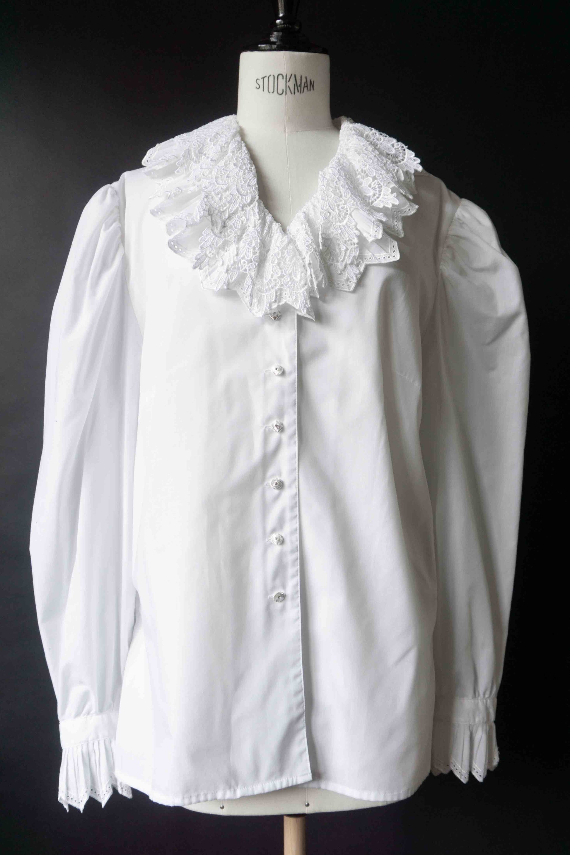 Vintage Weiße Bluse mit Spitzenkragen, M–L theplaincircle vintage