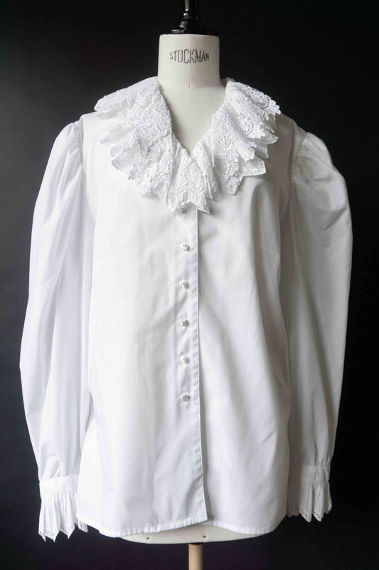 Vintage Weiße Bluse mit Spitzenkragen, M–L theplaincircle vintage