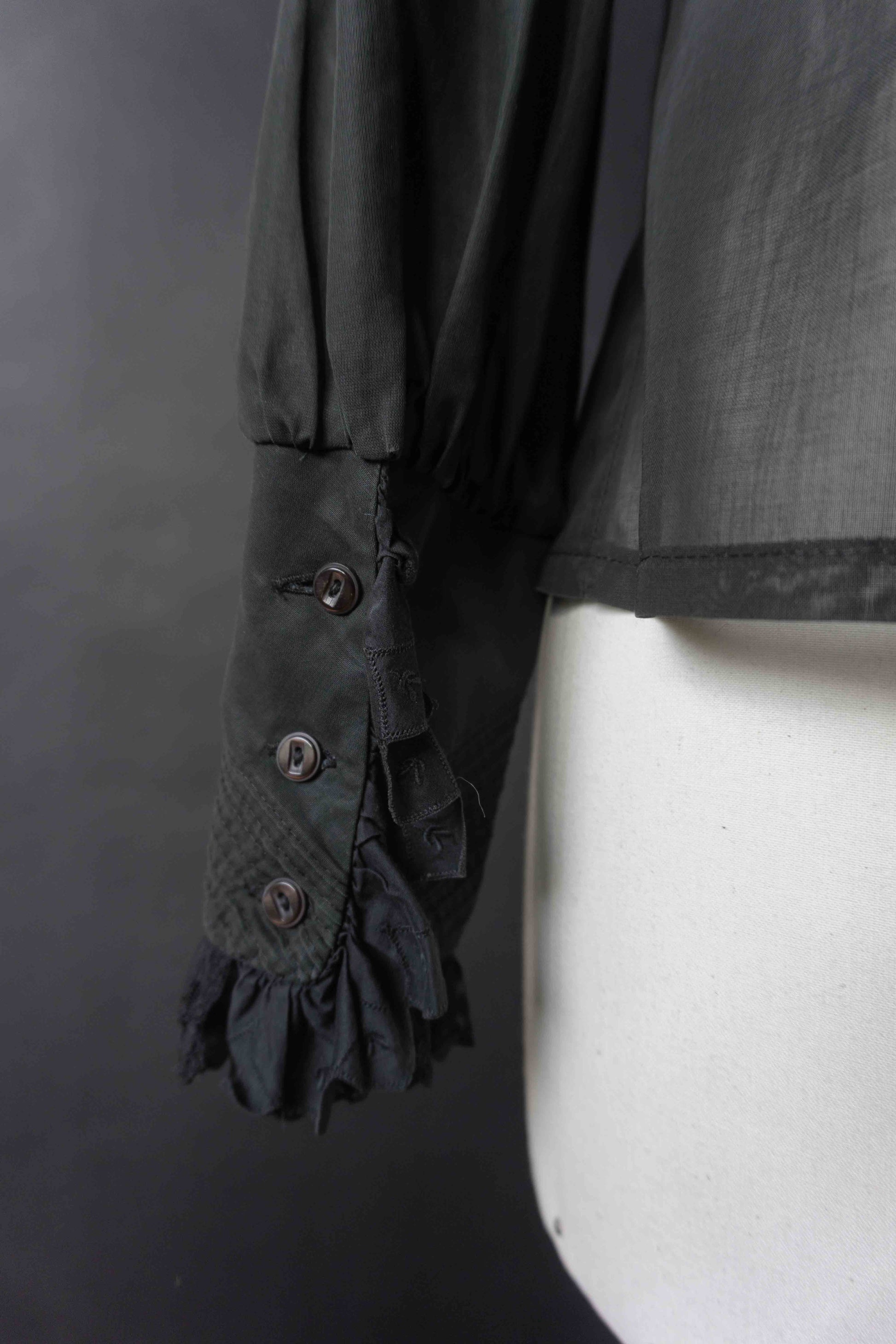 Schwarze Vintage-Bluse mit Rüschen-Details & Victorian Gothic Vibes, XS–S theplaincircle vintage