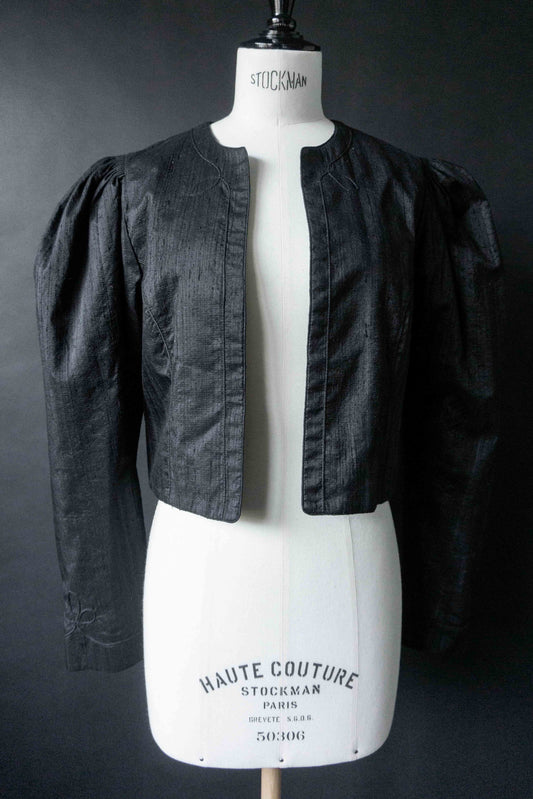 70s Vintage Cropped Blazer aus Wildseide – Gothic Silhouette, S–M theplaincircle vintage