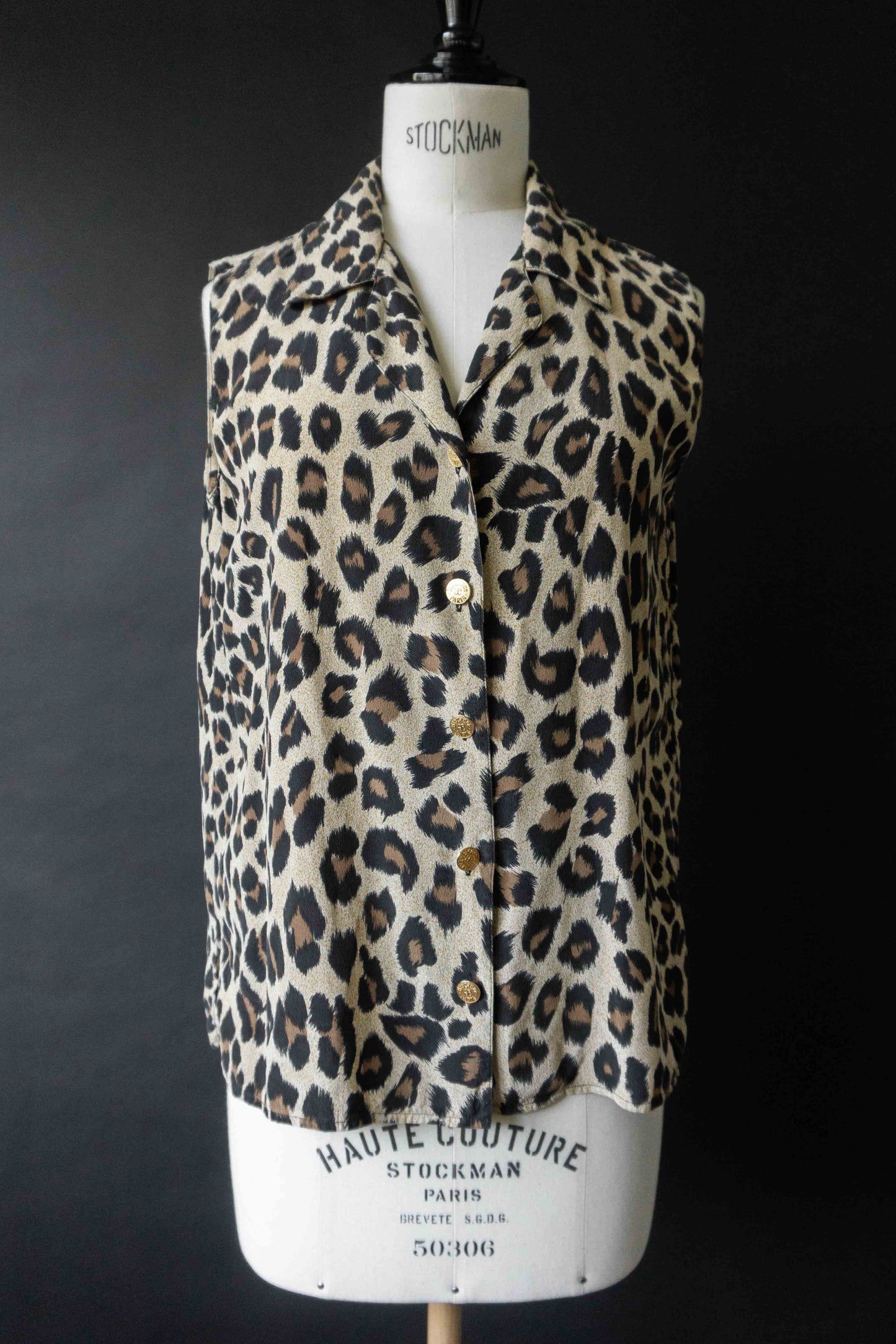 Vintage Leo-Seidenbluse aus den 90er Jahren mit goldfarbenen Knöpfen und ärmellosem Schnitt im Rock’n’Roll Stil