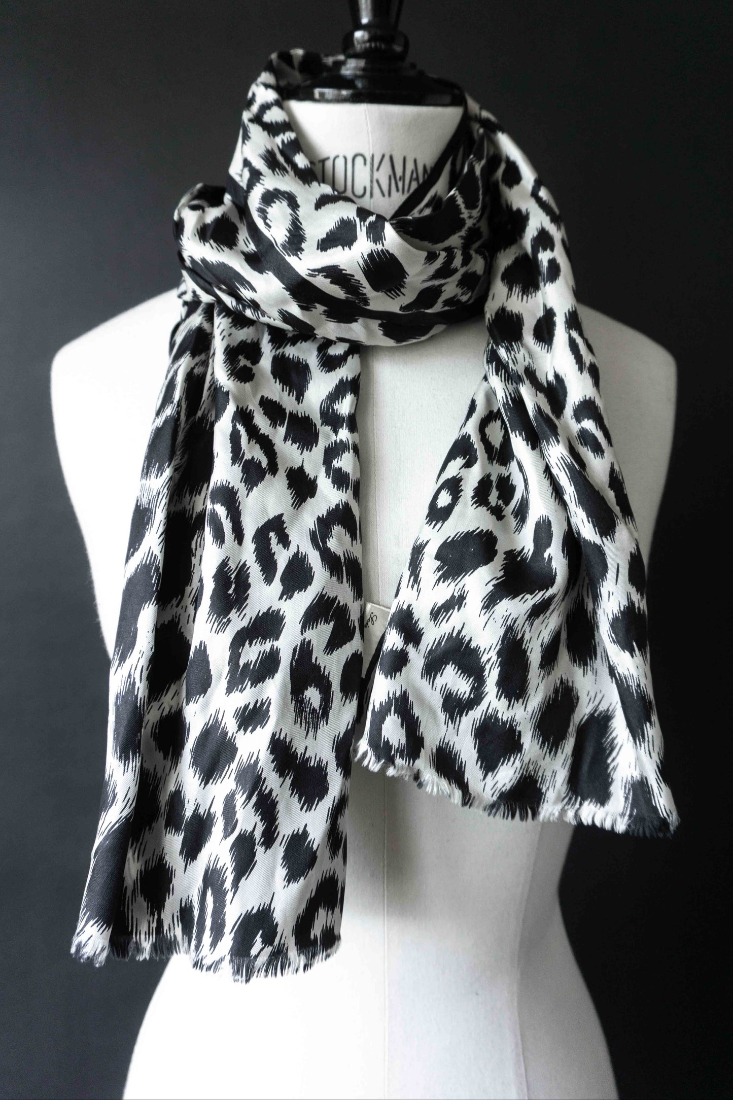 Vintage Seidentuch Leo Print – Monochrome 80s Statement theplaincircle vintage