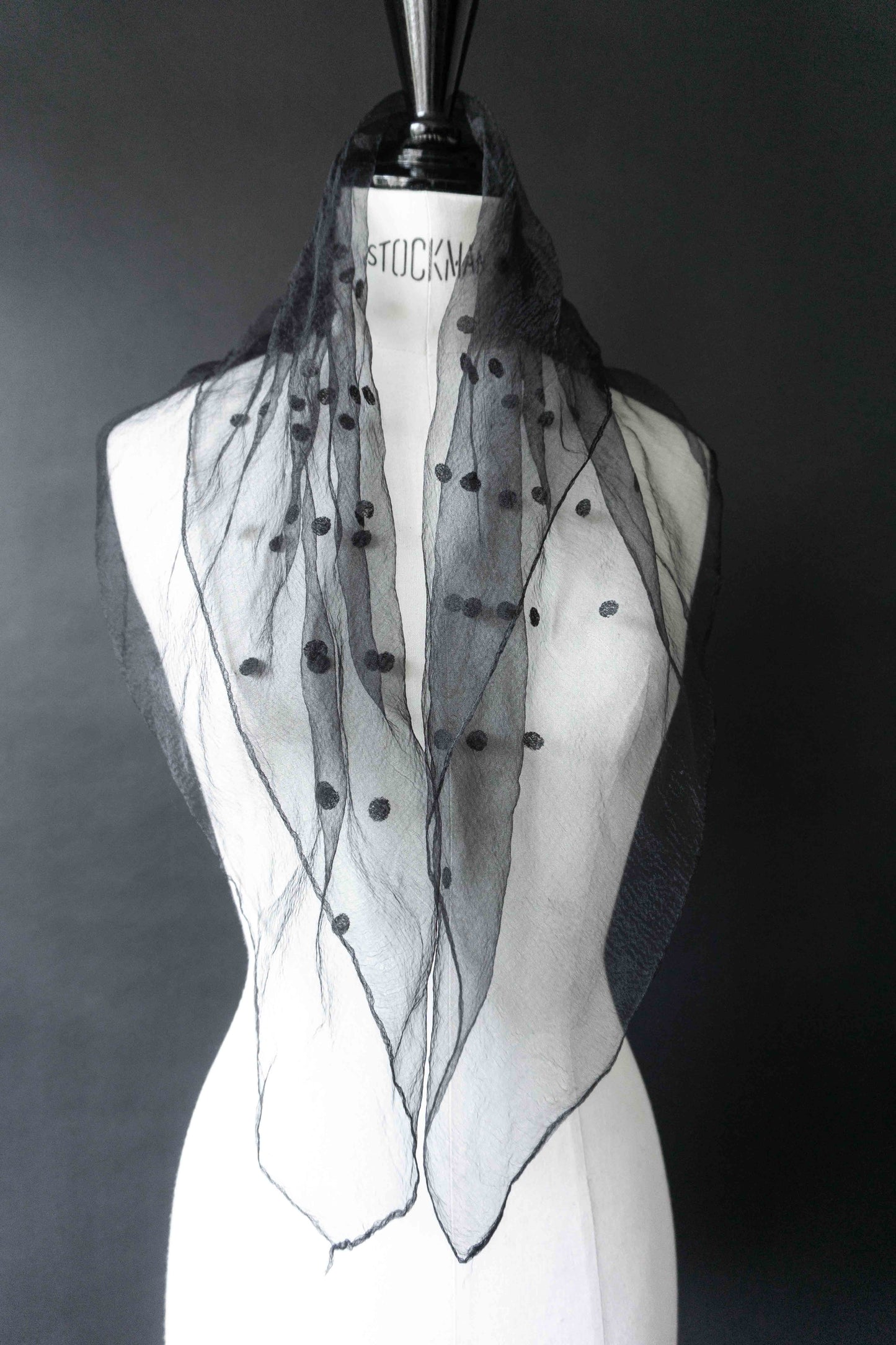Vintage Organza Tuch mit Polka Dots – 50s Sheer Scarf theplaincircle vintage