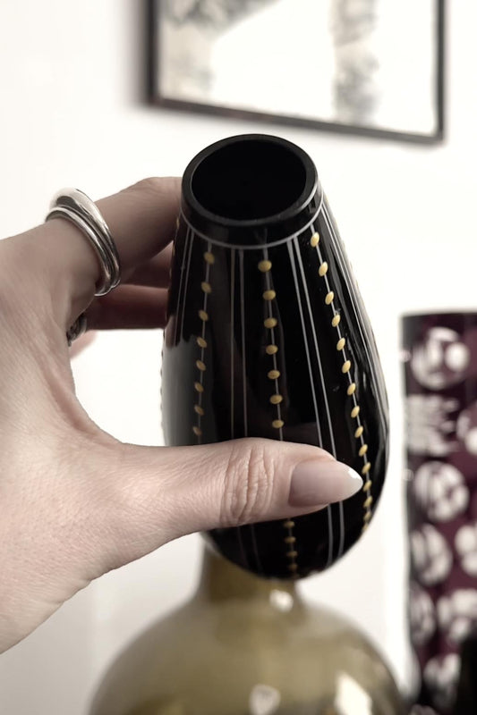 Vintage Mini Vase – schwarzes Glas mit Punktdekor theplaincircle vintage