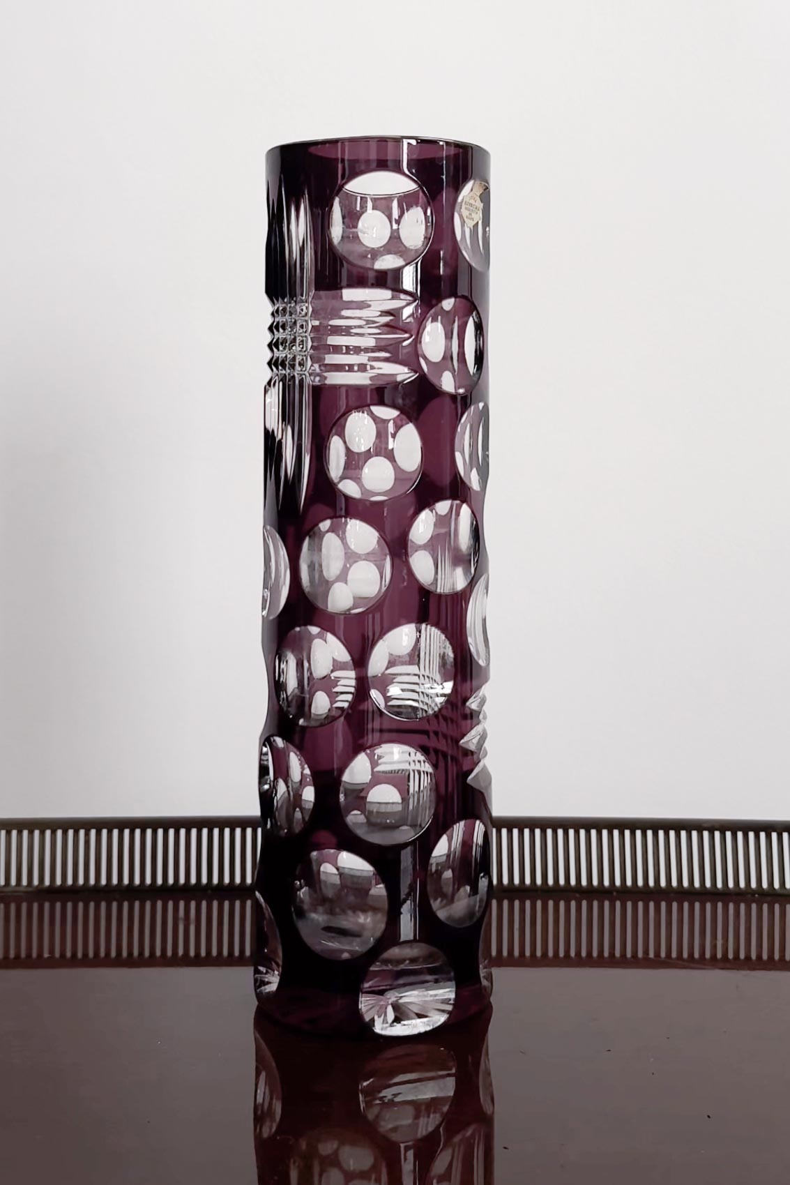 Vintage Bleikristall Vase – handgeschliffen in Amethyst (70s) theplaincircle vintage