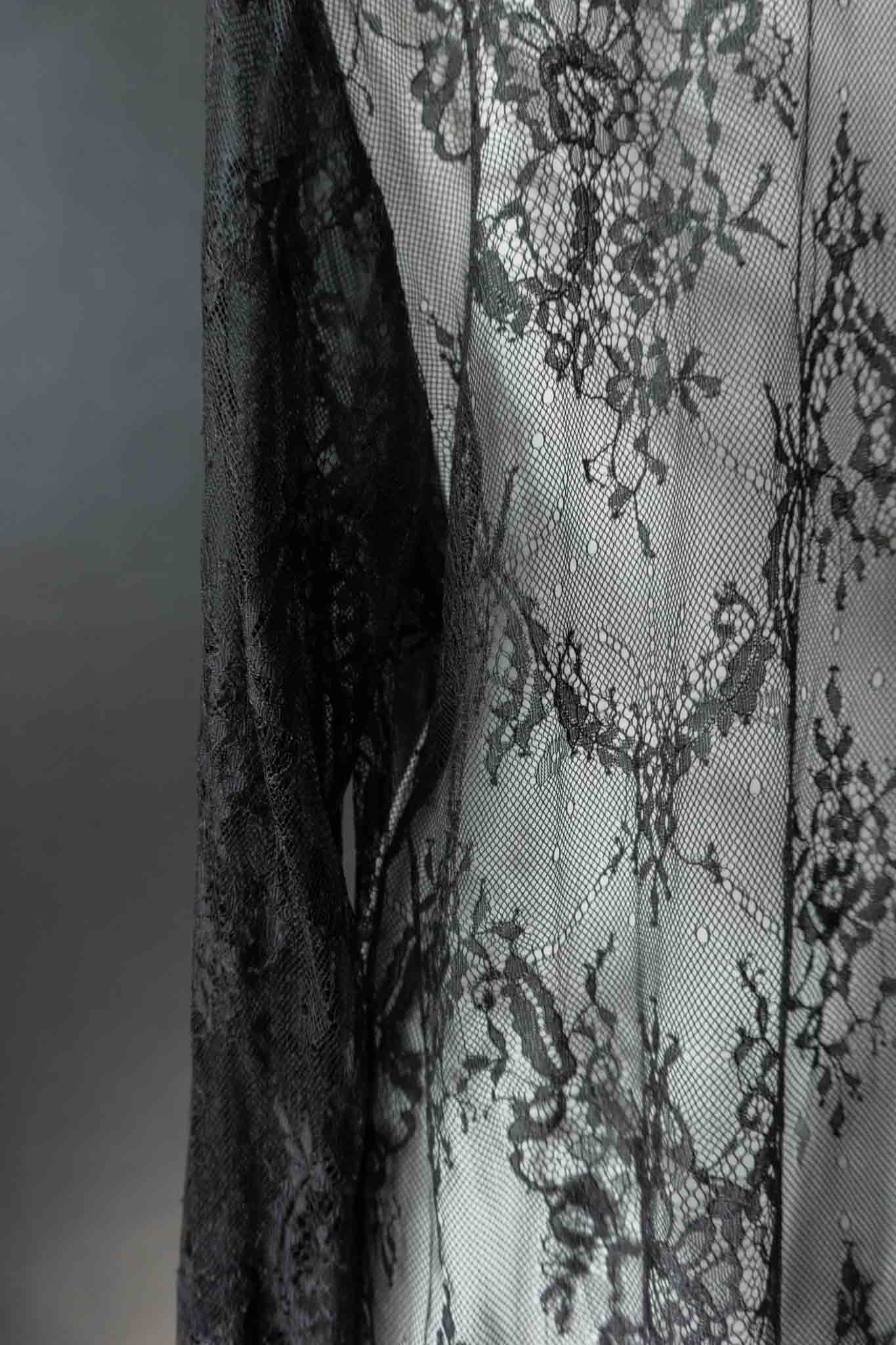 Vintage Y2K Spitzen Cardigan aus schwarzer Spitze – Sheer Gothic Layer, M–L theplaincircle vintage