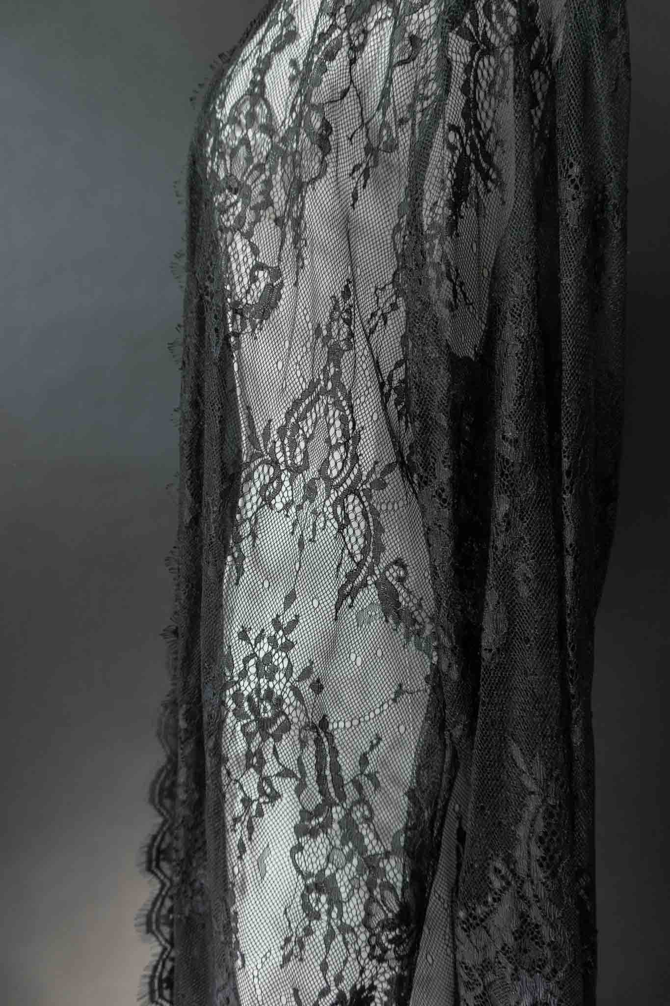 Vintage Y2K Spitzen Cardigan aus schwarzer Spitze – Sheer Gothic Layer, M–L theplaincircle vintage