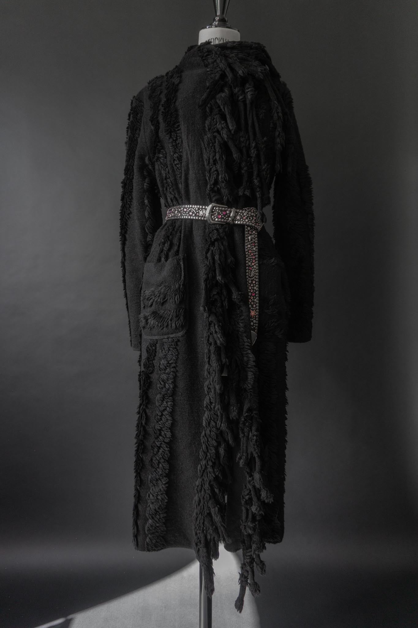 Schwarzer Vintage Strickmantel in zotteliger Fake-Fur-Optik mit Gürtel und Taschen