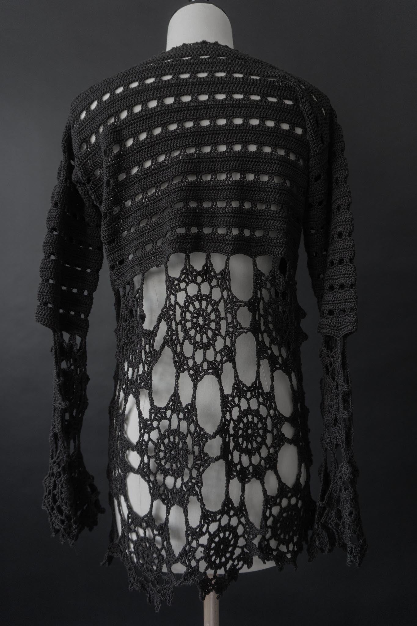 Schwarzer Vintage Häkelpullover aus Baumwolle mit V-Ausschnitt und transparenter Struktur