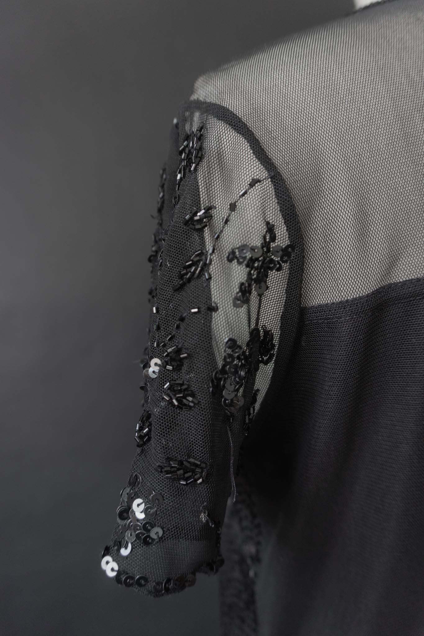 Schwarzes Vintage Pailletten-T-Shirt mit Herzausschnitt & kurzen Ärmeln