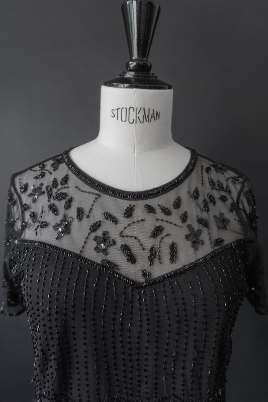 Schwarzes Vintage Pailletten-T-Shirt mit Herzausschnitt & kurzen Ärmeln