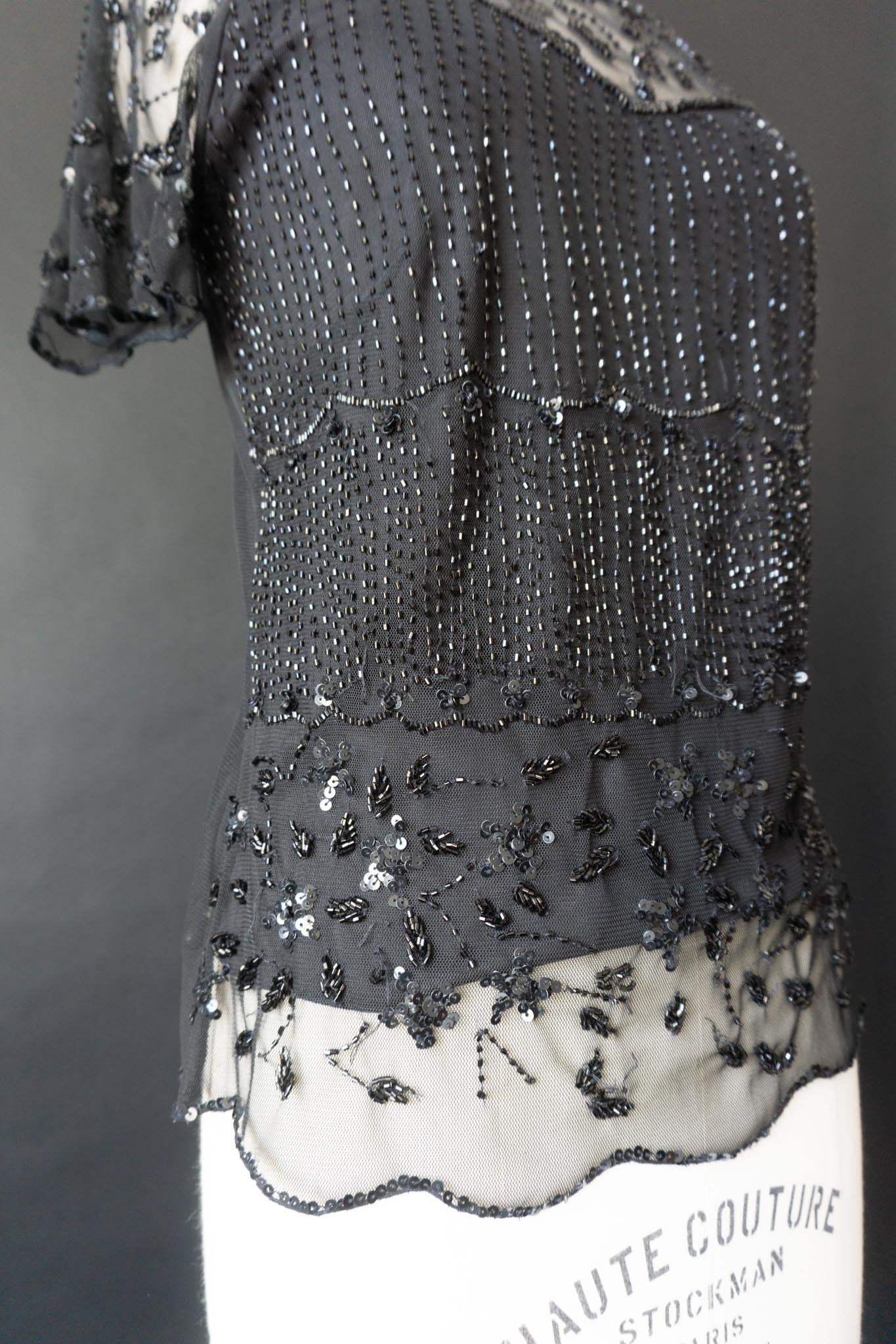 Schwarzes Vintage Pailletten-T-Shirt mit Herzausschnitt & kurzen Ärmeln