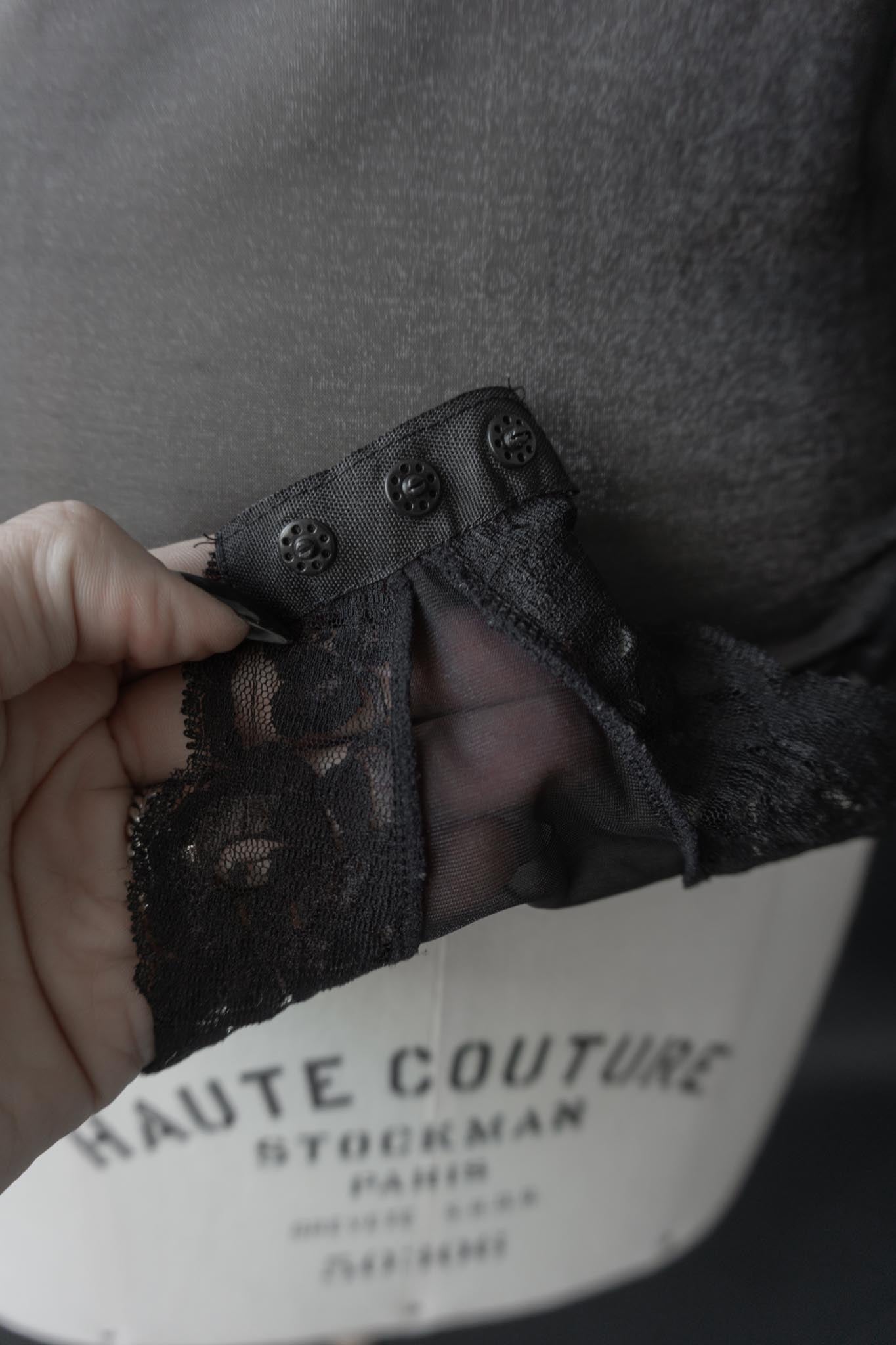 Schwarzer 80s Vintage Body, transparent mit Spitze & Bügeln, Druckknopf-Verschluss