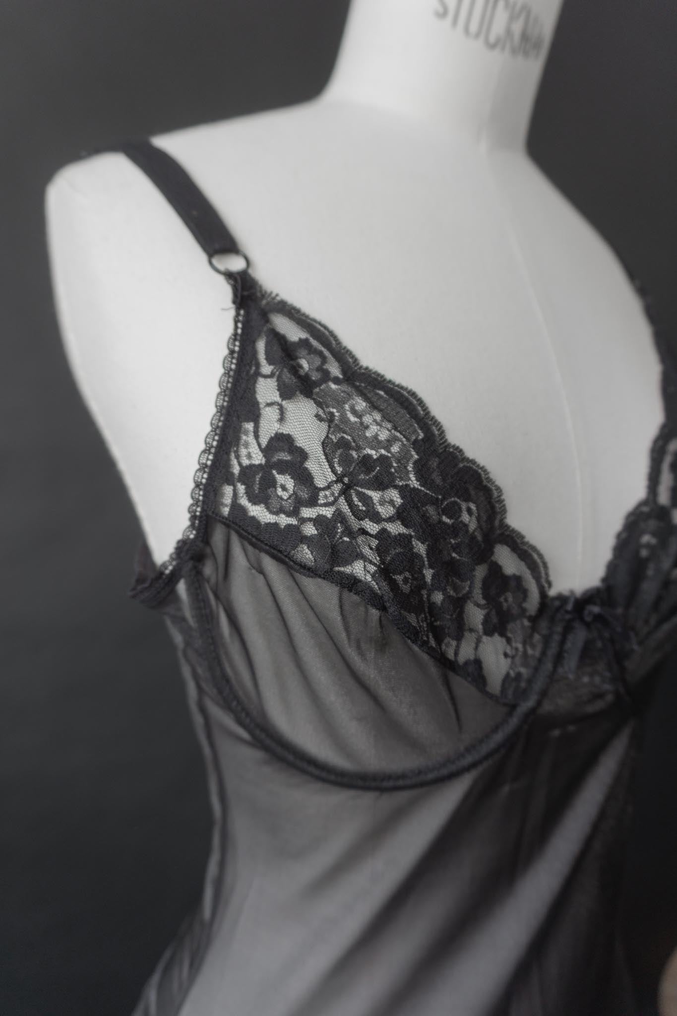 Schwarzer 80s Vintage Body, transparent mit Spitze & Bügeln, Druckknopf-Verschluss