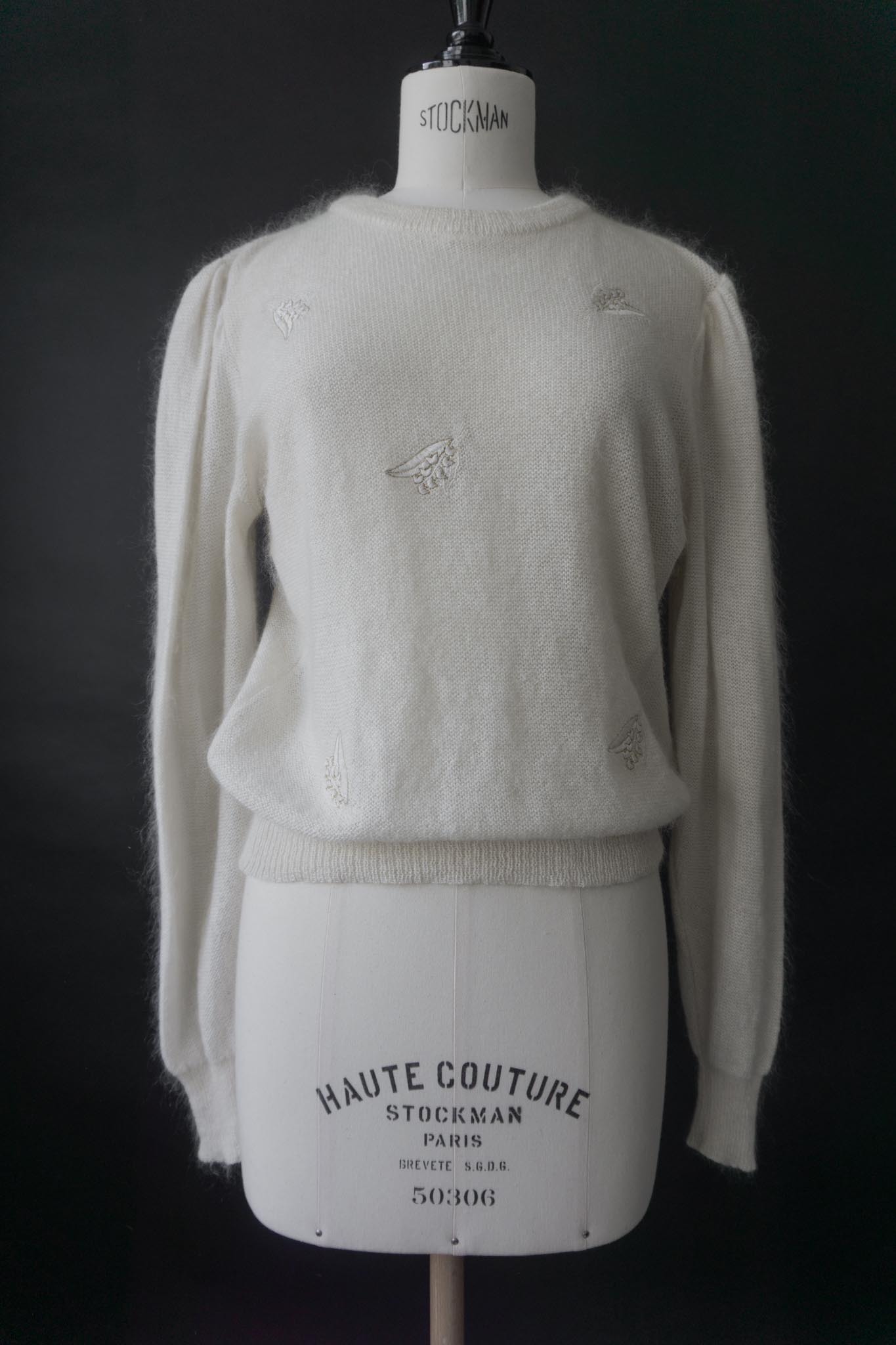 Weißer Escada Mohairpullover aus den 80s, Mohairstrick mit Stickerei & Puffärmeln