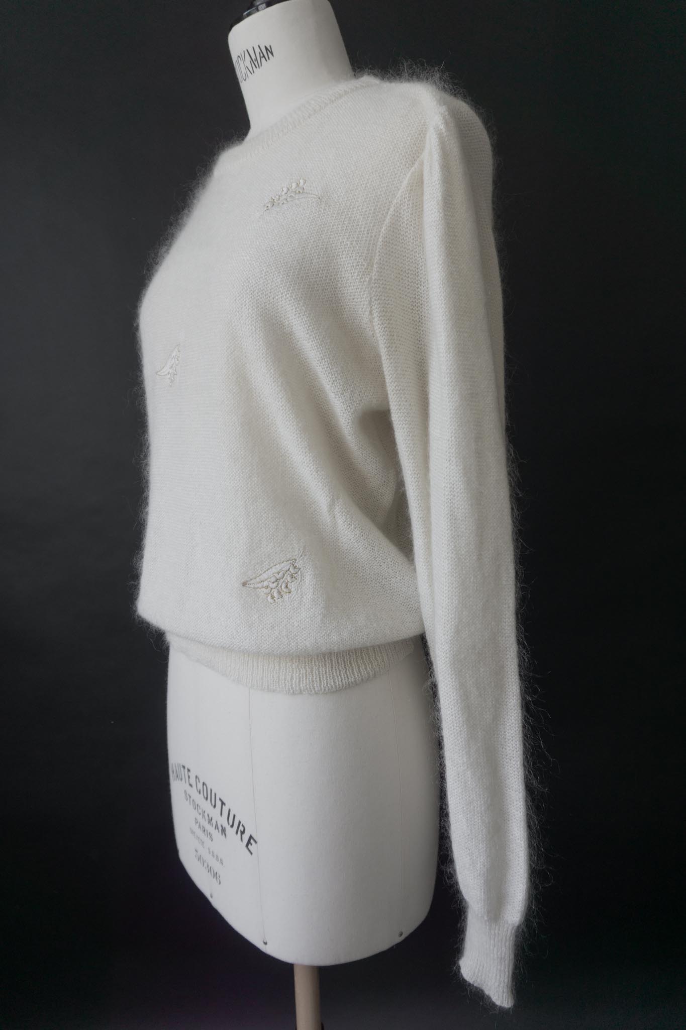 Weißer Escada Mohairpullover aus den 80s, Mohairstrick mit Stickerei & Puffärmeln