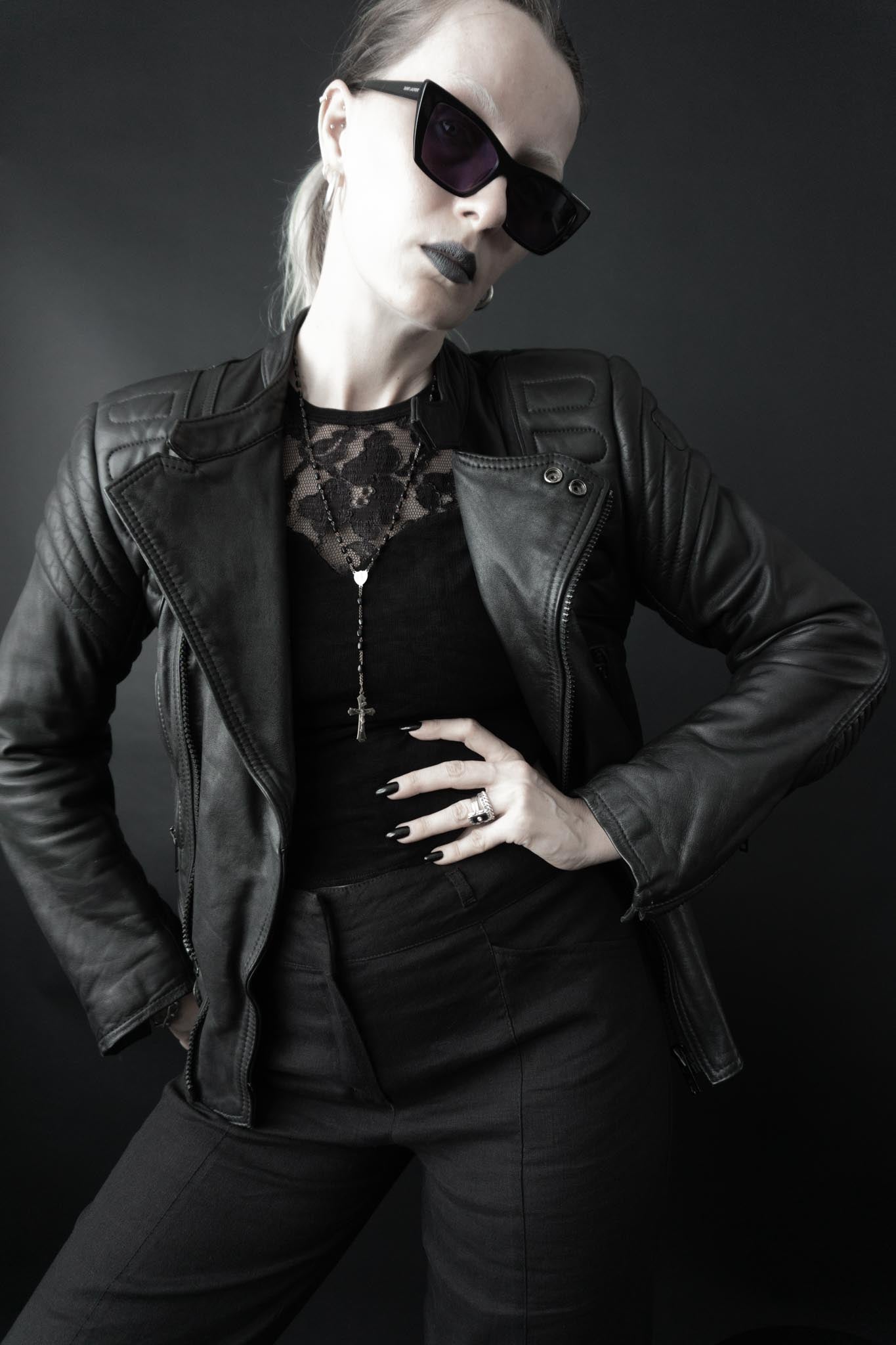 Schwarze 80s Vintage Biker-Lederjacke aus weichem Echtleder mit Protektoren