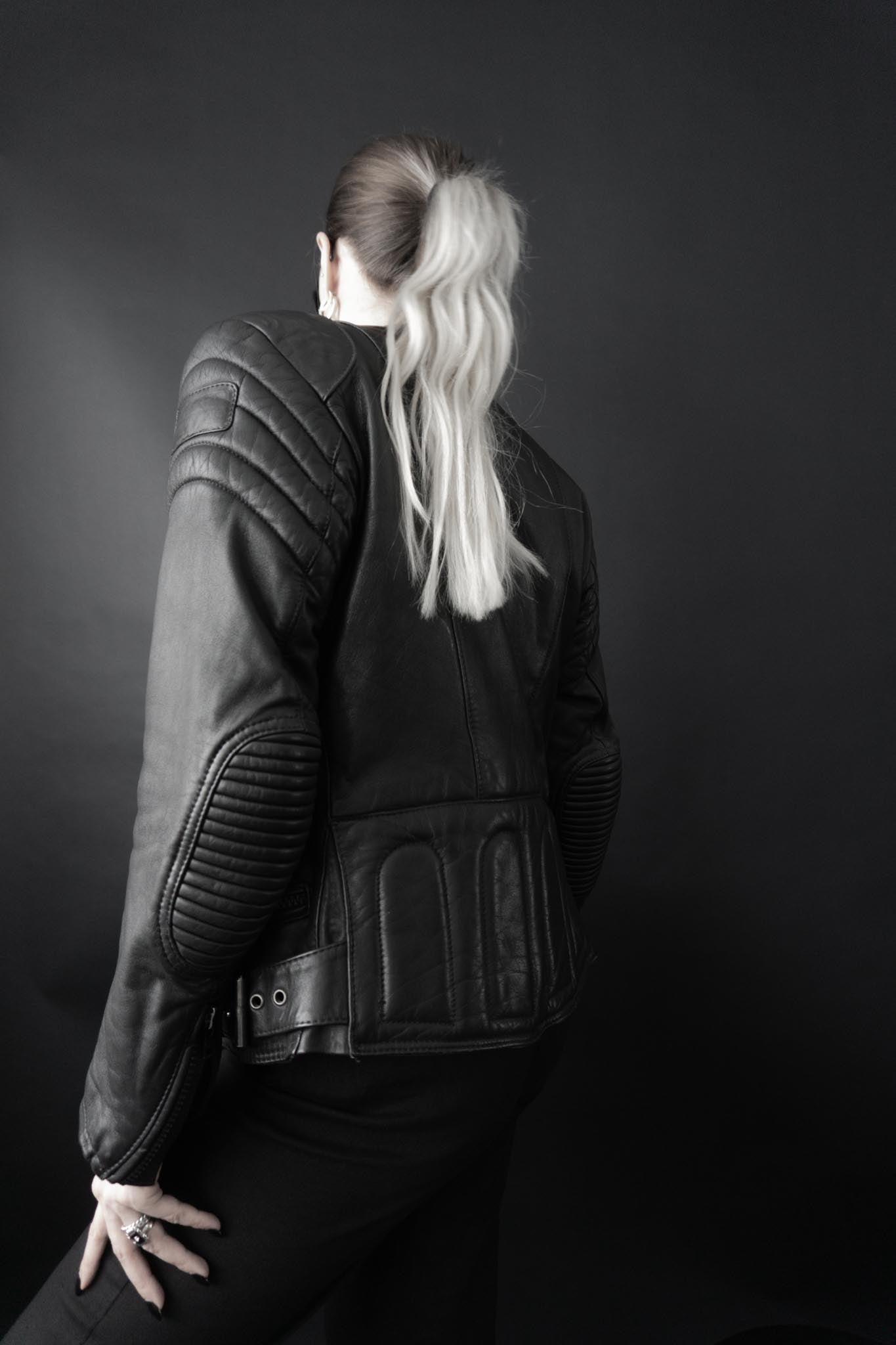 Schwarze 80s Vintage Biker-Lederjacke aus weichem Echtleder mit Protektoren