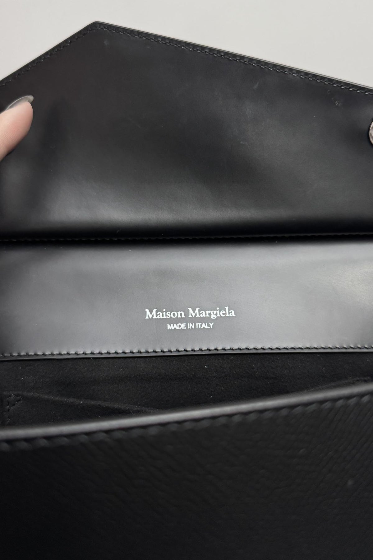 Maison Margiela Snatched Bag aus schwarzem Leder | Designer Handtasche