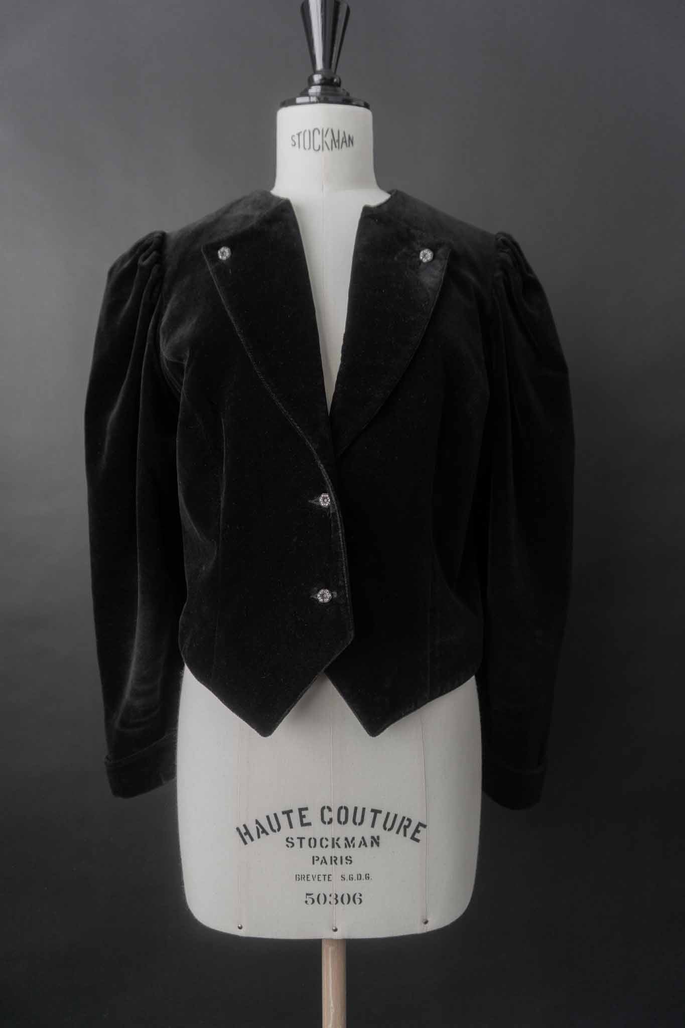 Schwarze Vintage-Samtjacke aus Baumwollsamt mit Puffärmeln aus den 80ern – Dark Romantic Blazer von theplaincircle vintage